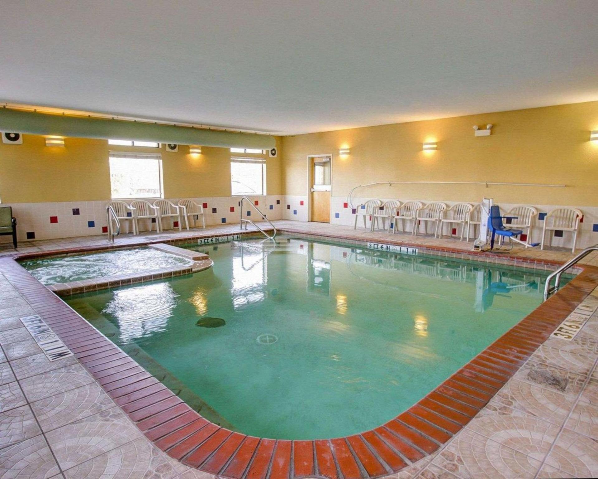Comfort Suites Brenham photo 20
