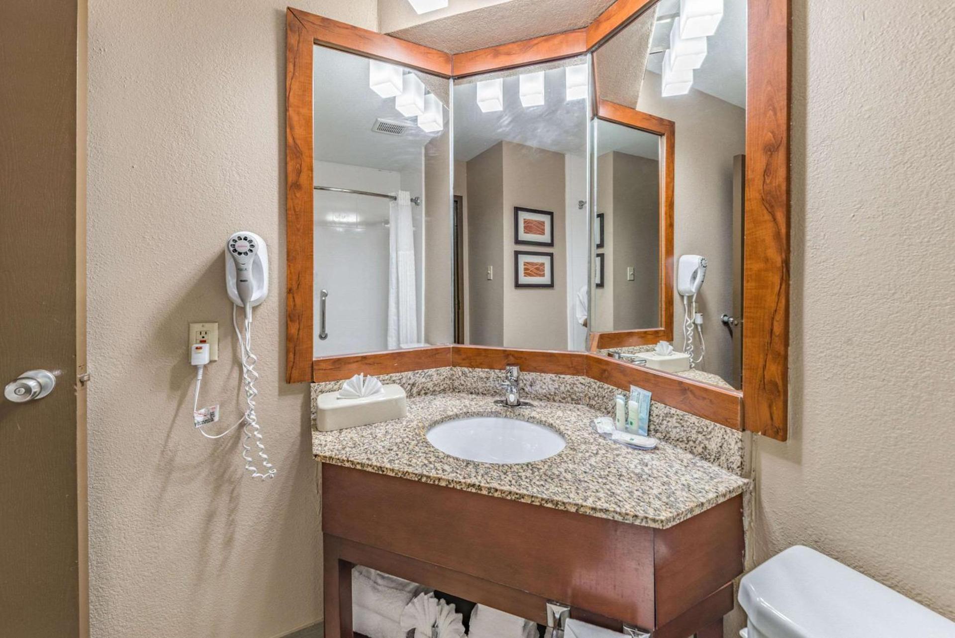 Quality Inn West Plano - Dallas photo 30