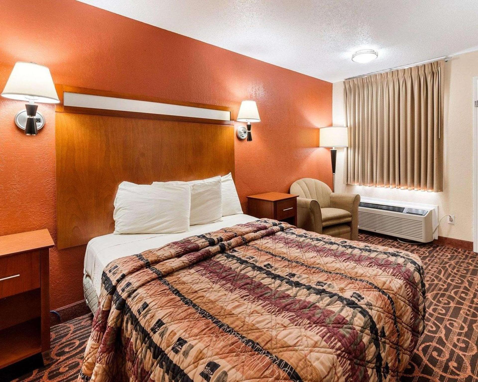 Econo Lodge Jasper photo 13