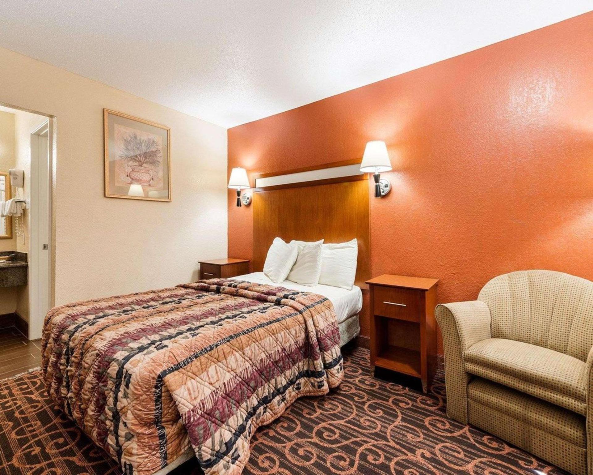 Econo Lodge Jasper photo 11
