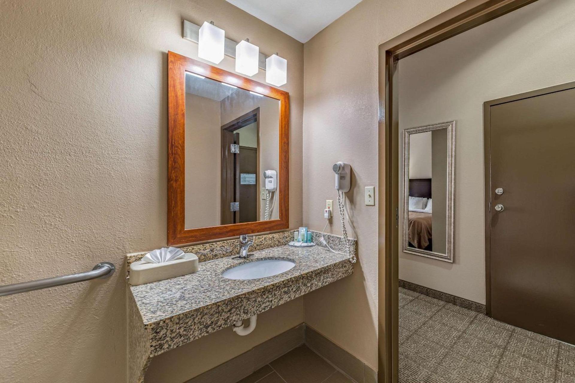 Quality Inn West Plano - Dallas photo 26