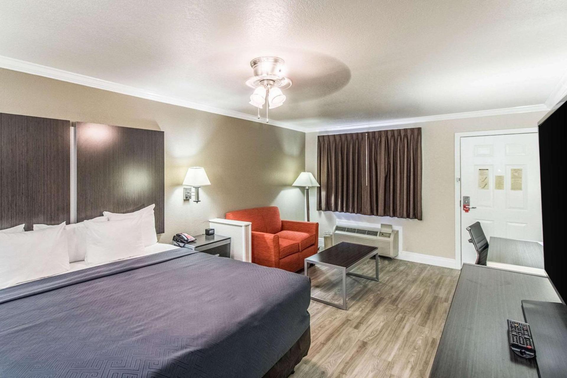 Econo Lodge Inn & Suites Corpus Christi photo 11