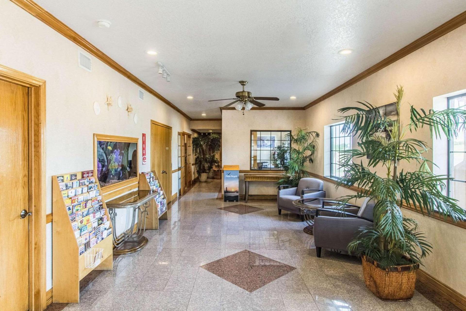 Econo Lodge Inn & Suites Corpus Christi photo 9