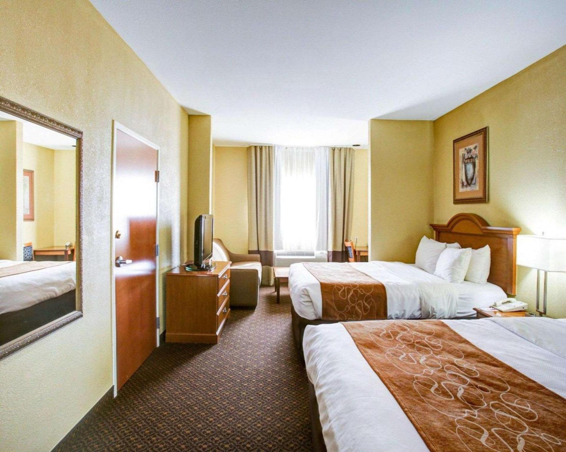 Comfort Suites Brenham photo 25