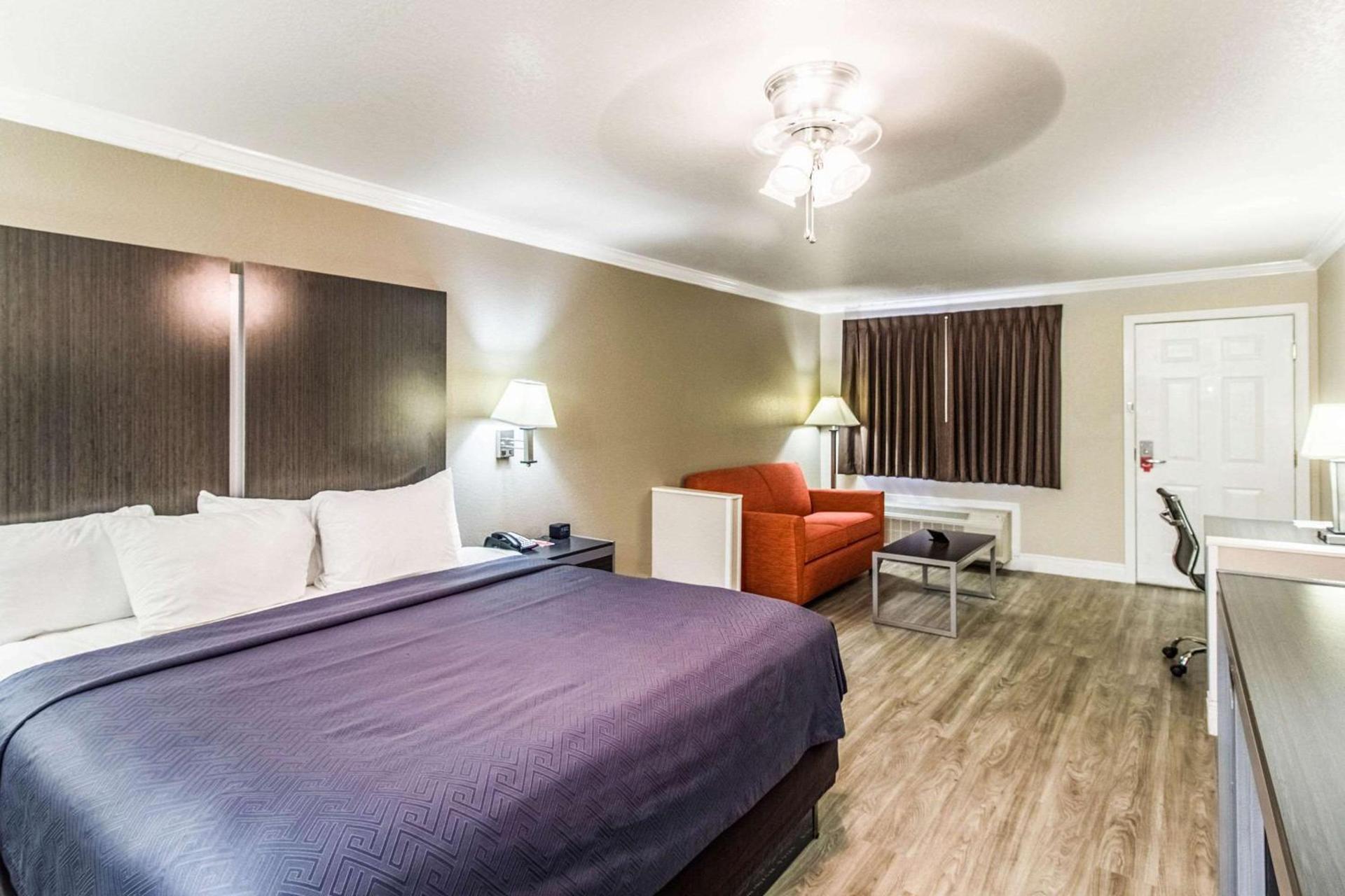 Econo Lodge Inn & Suites Corpus Christi photo 18