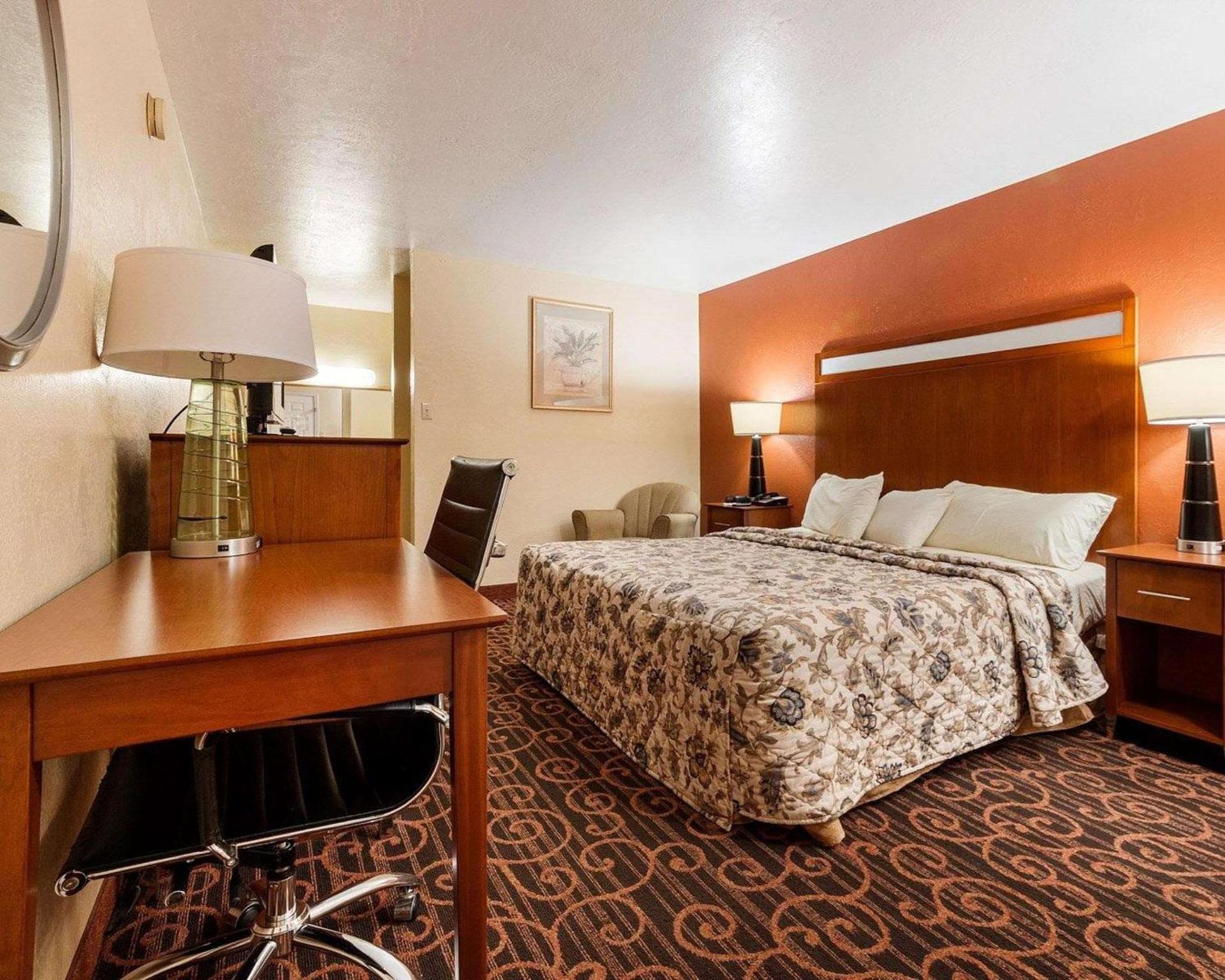 Econo Lodge Jasper photo 9