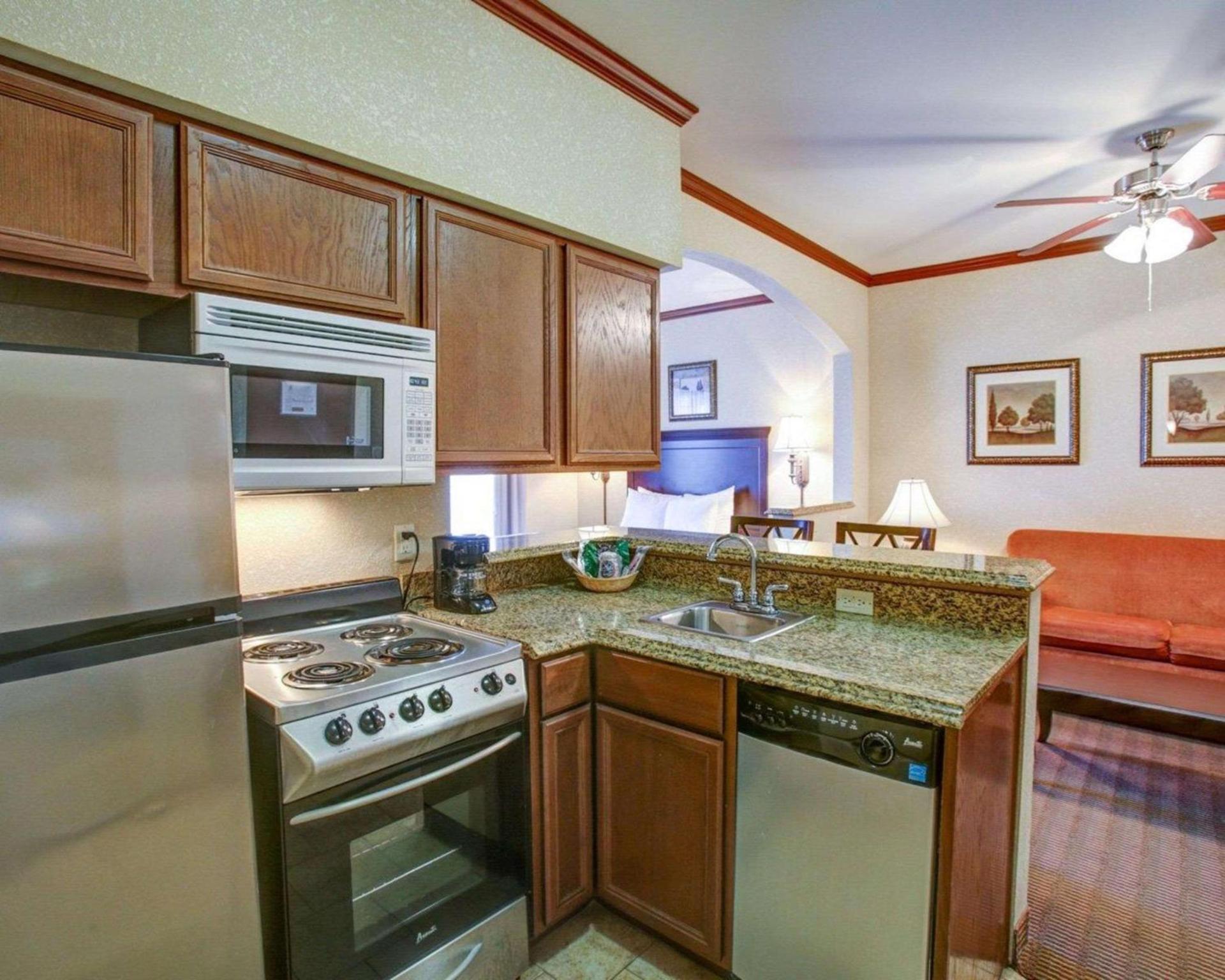 Comfort Suites University Drive photo 20