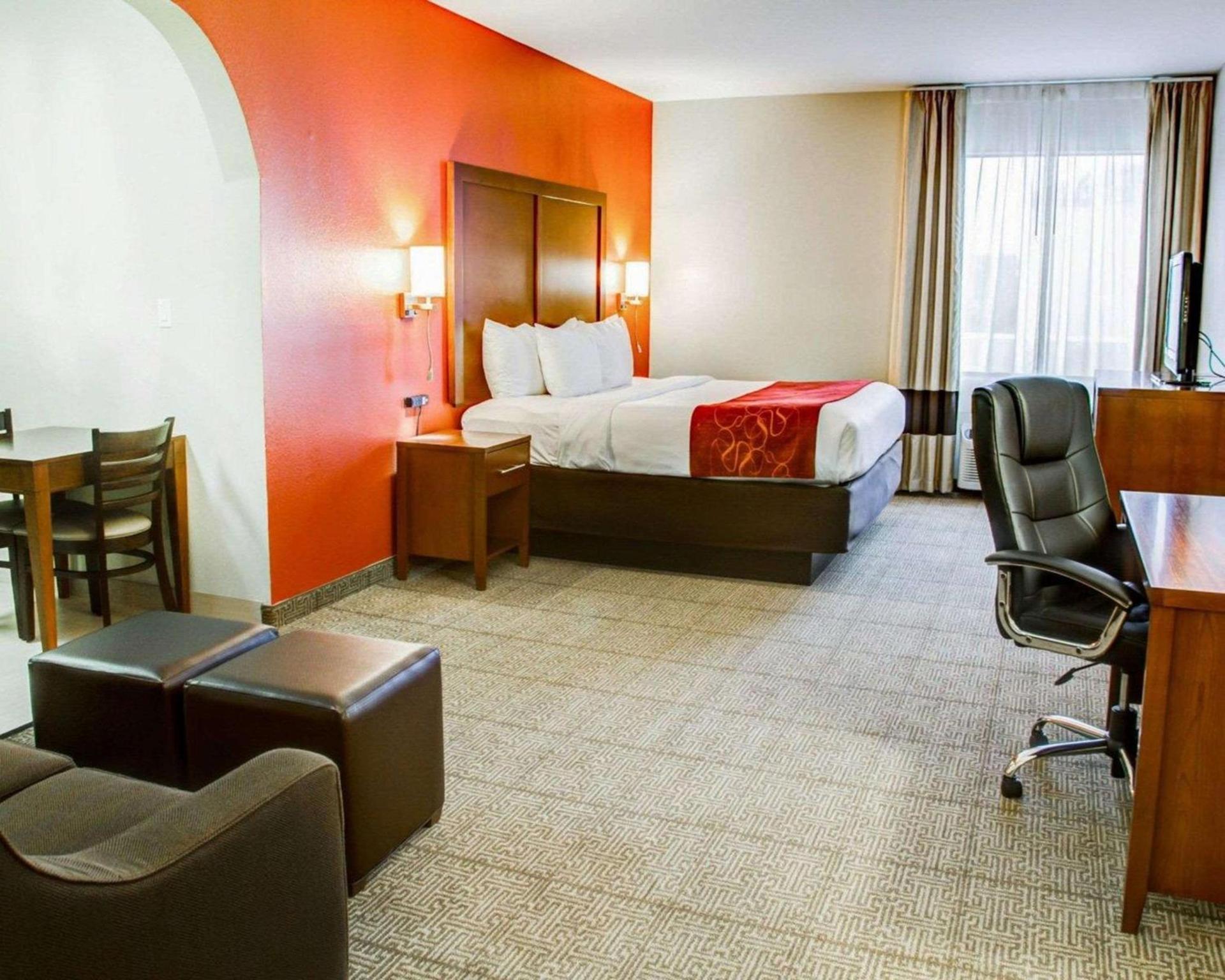 Comfort Suites Tyler South photo 17
