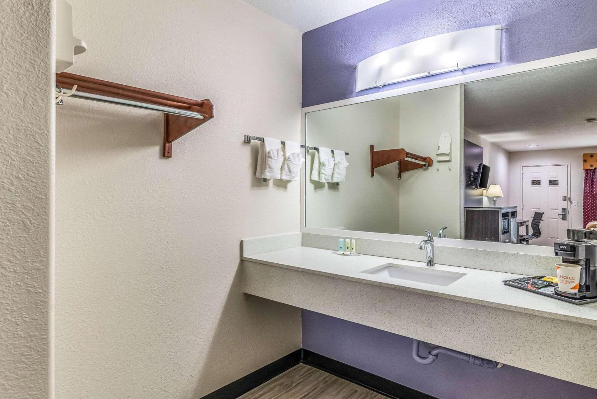 Quality Inn & Suites Canton photo 4
