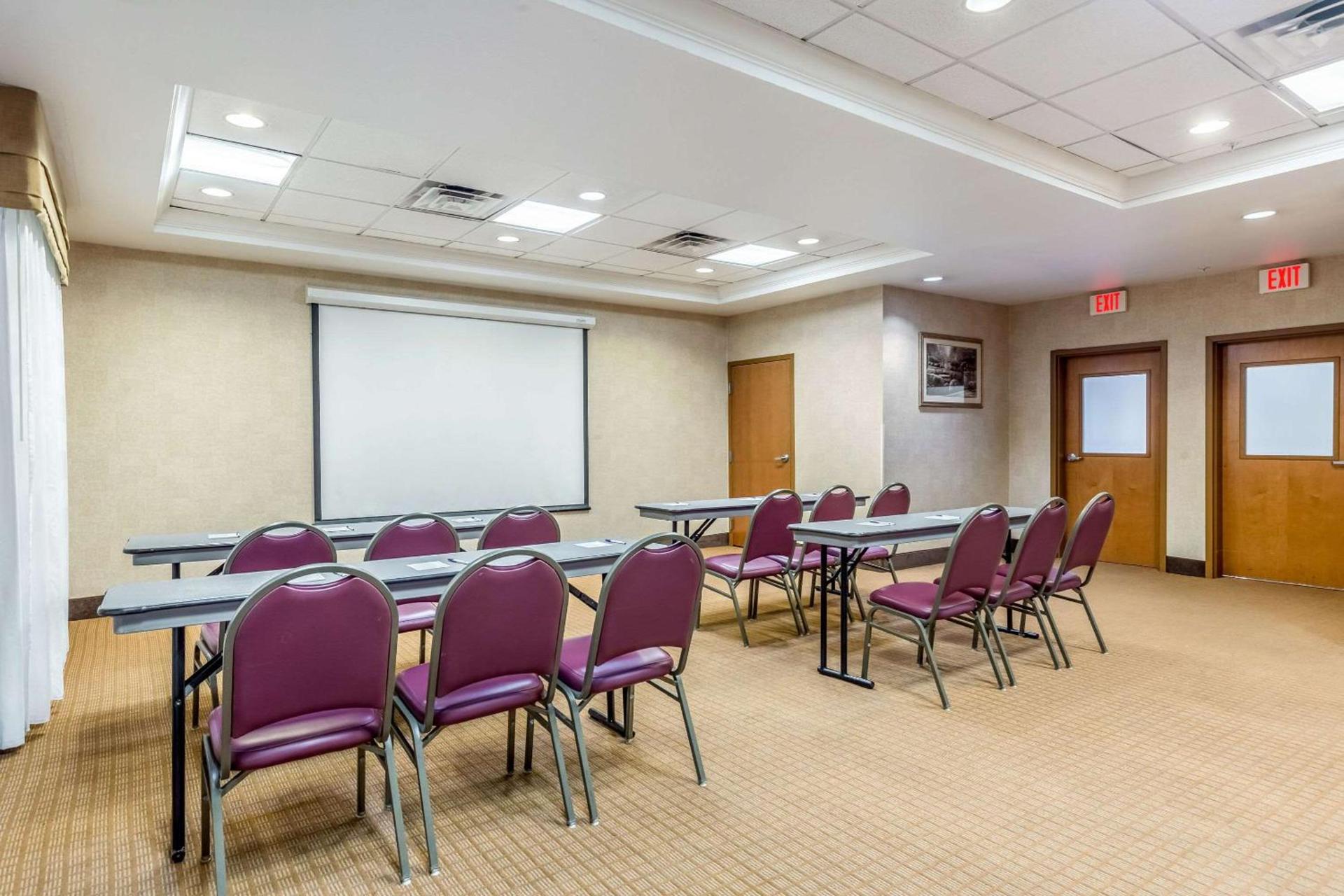 Sleep Inn & Suites Stafford - Sugarland photo 33