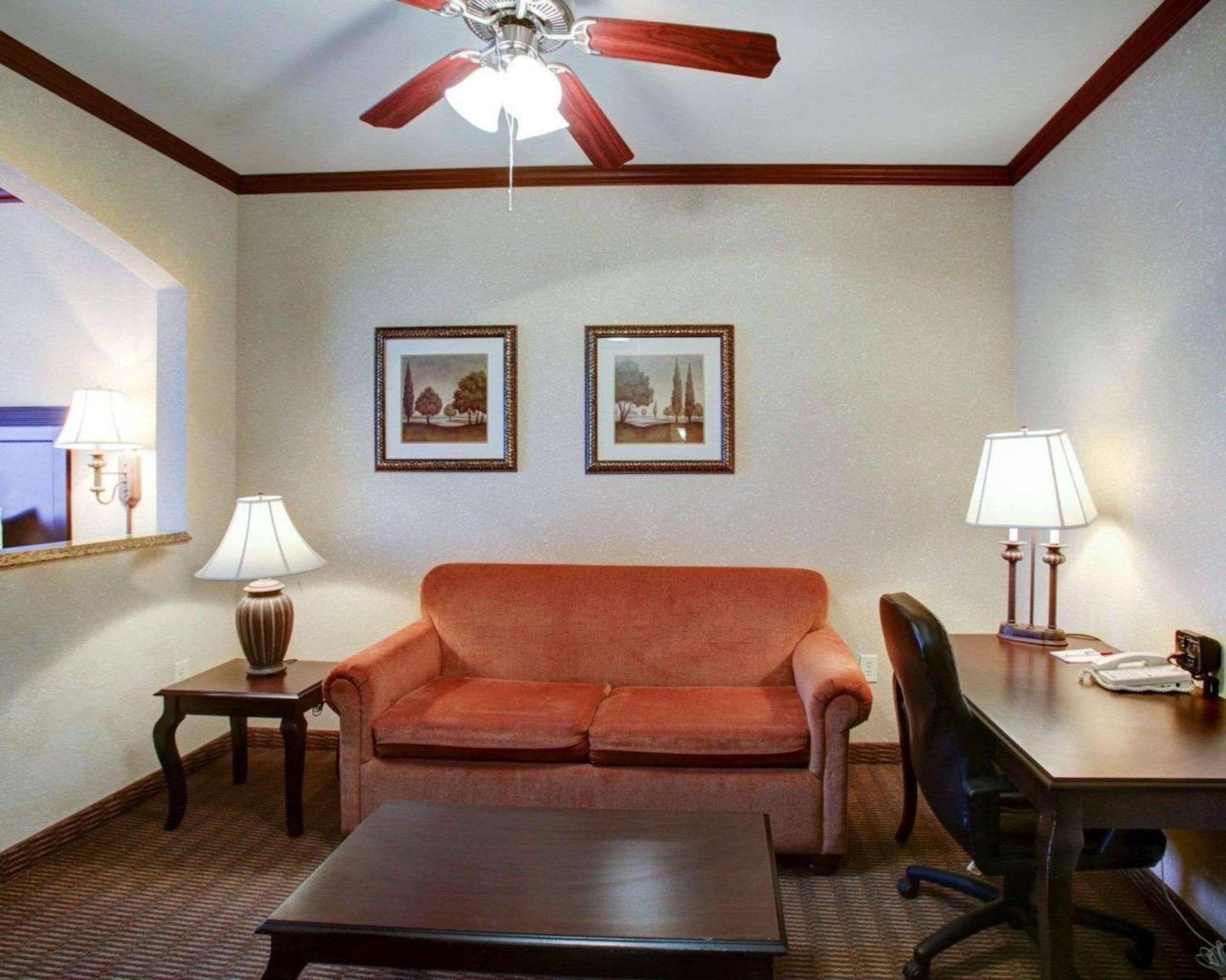 Comfort Suites University Drive photo 16