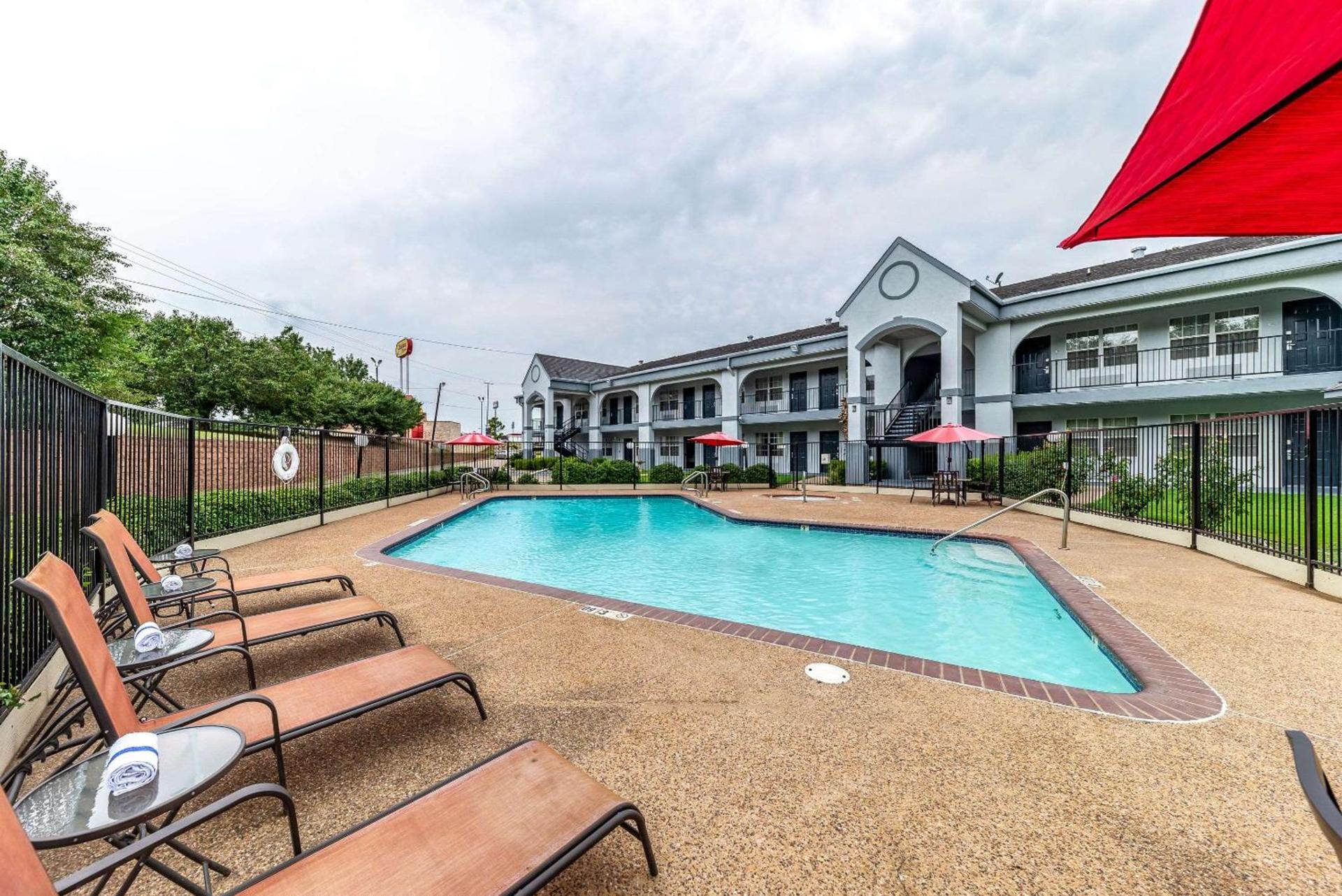 Quality Inn & Suites Canton photo 25