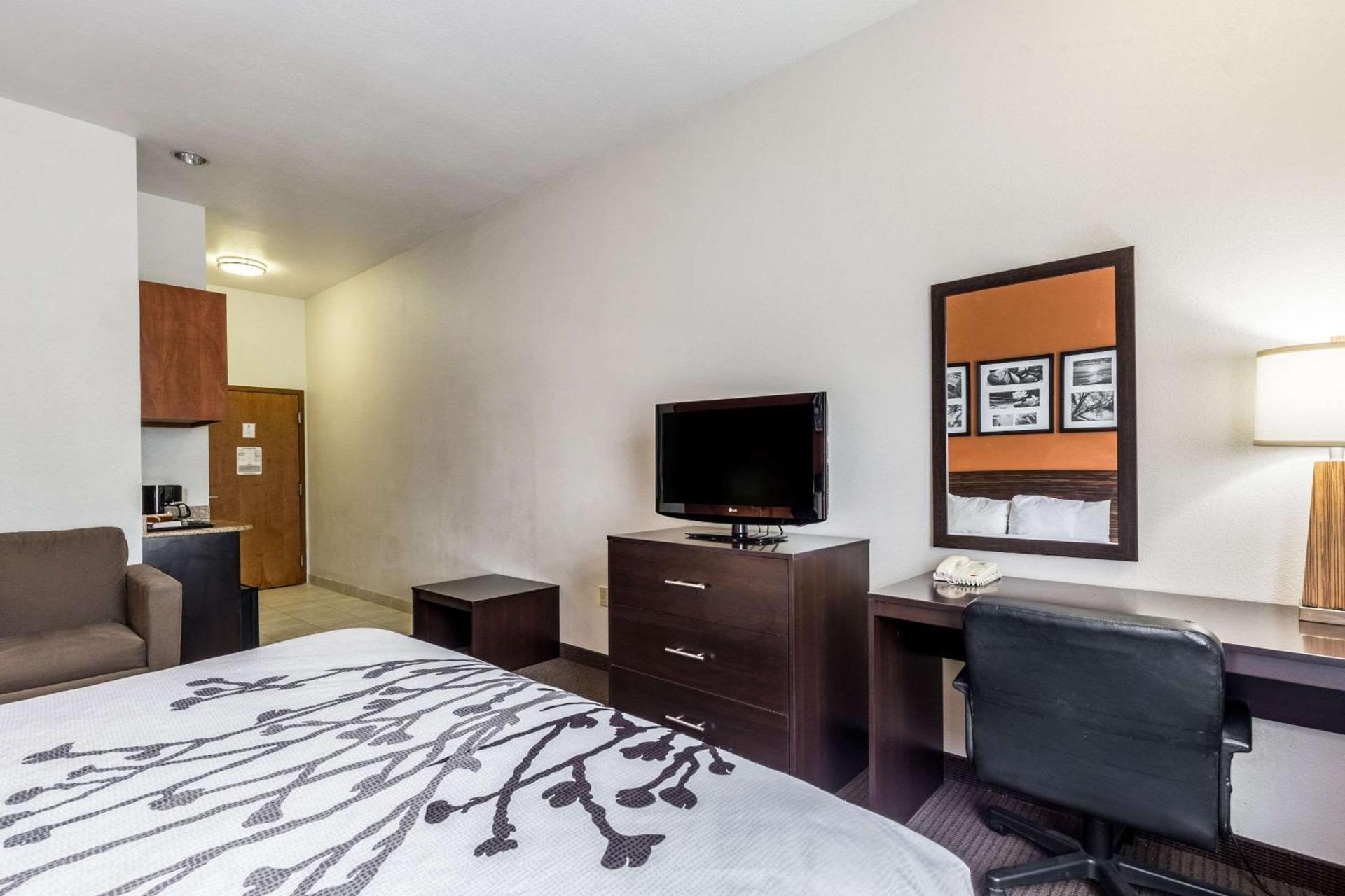 Sleep Inn & Suites Stafford - Sugarland photo 11