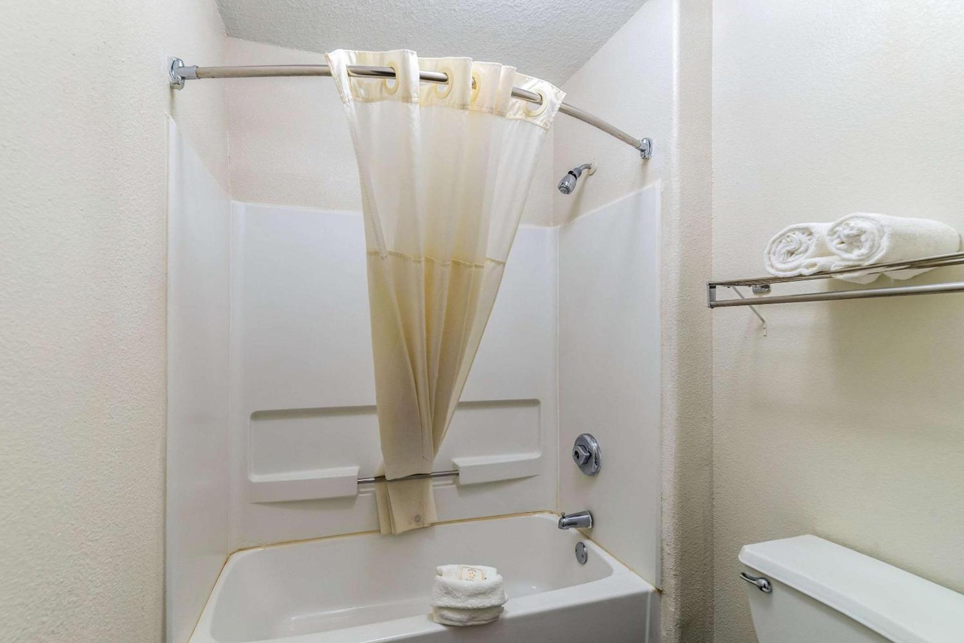 Quality Inn & Suites Canton photo 3