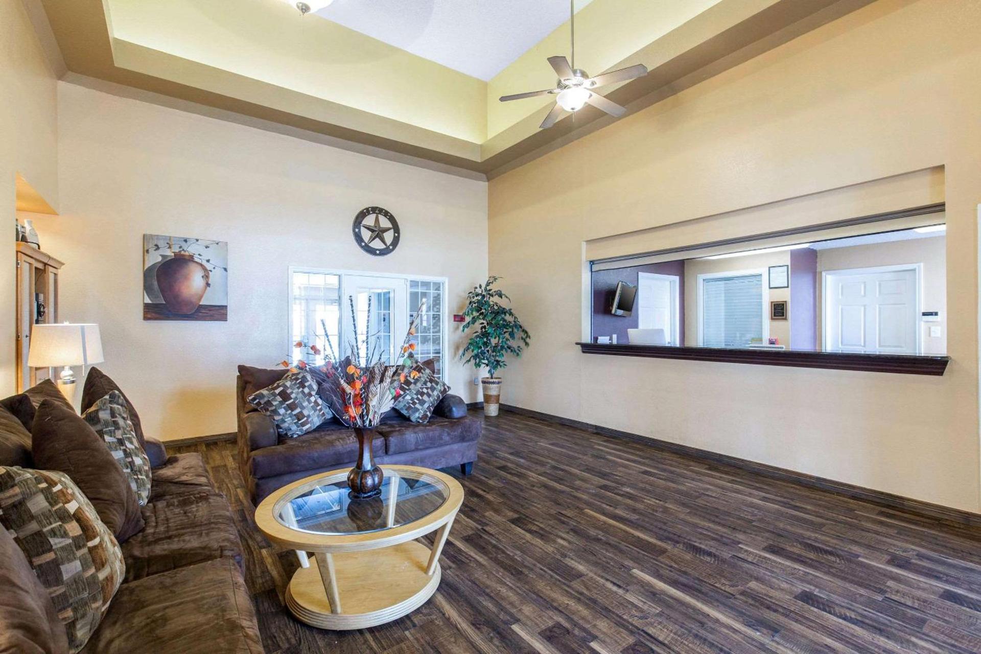 Hawthorn Extended Stay by Wyndham Lewisville photo 2