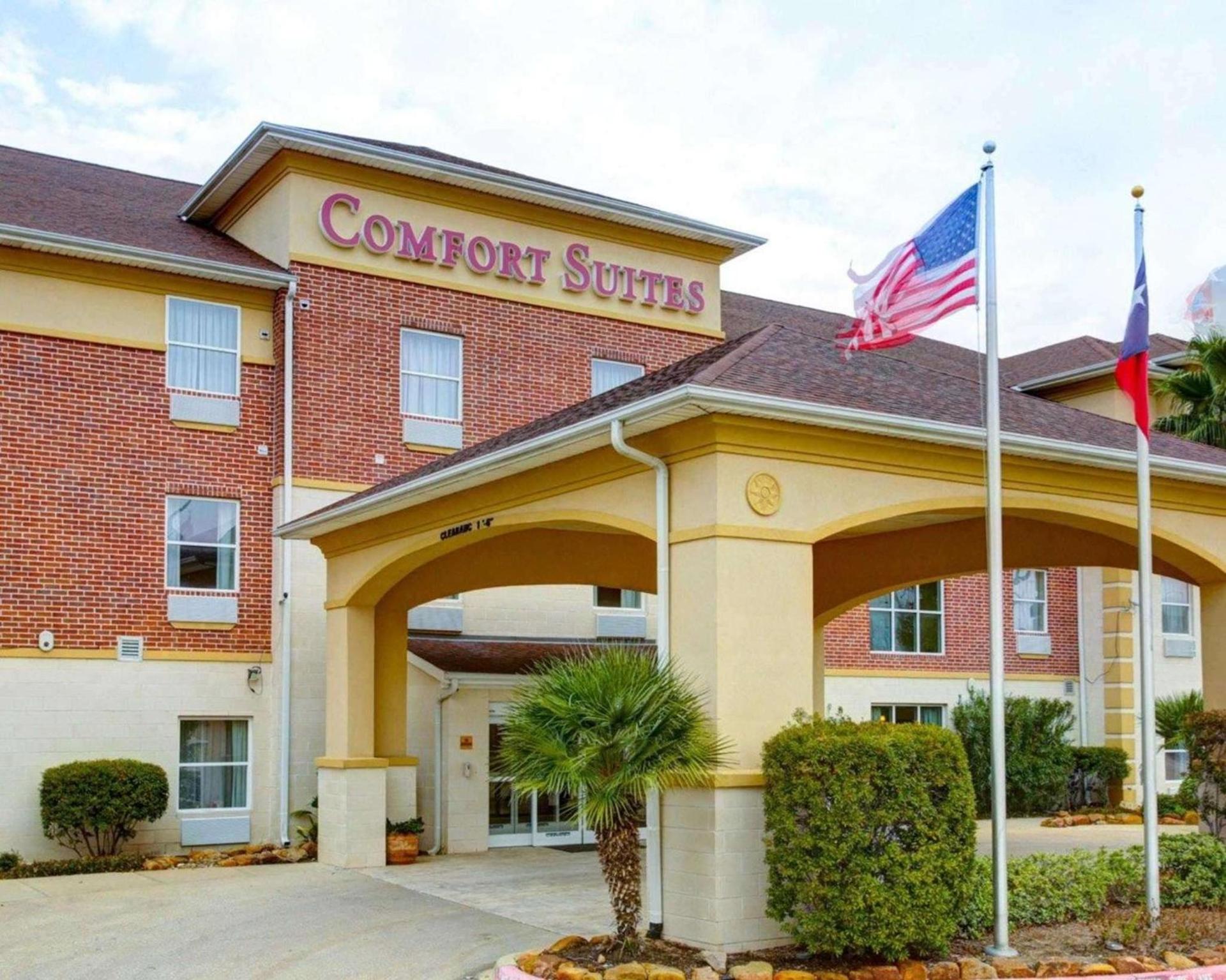 Comfort Suites University Drive photo 1