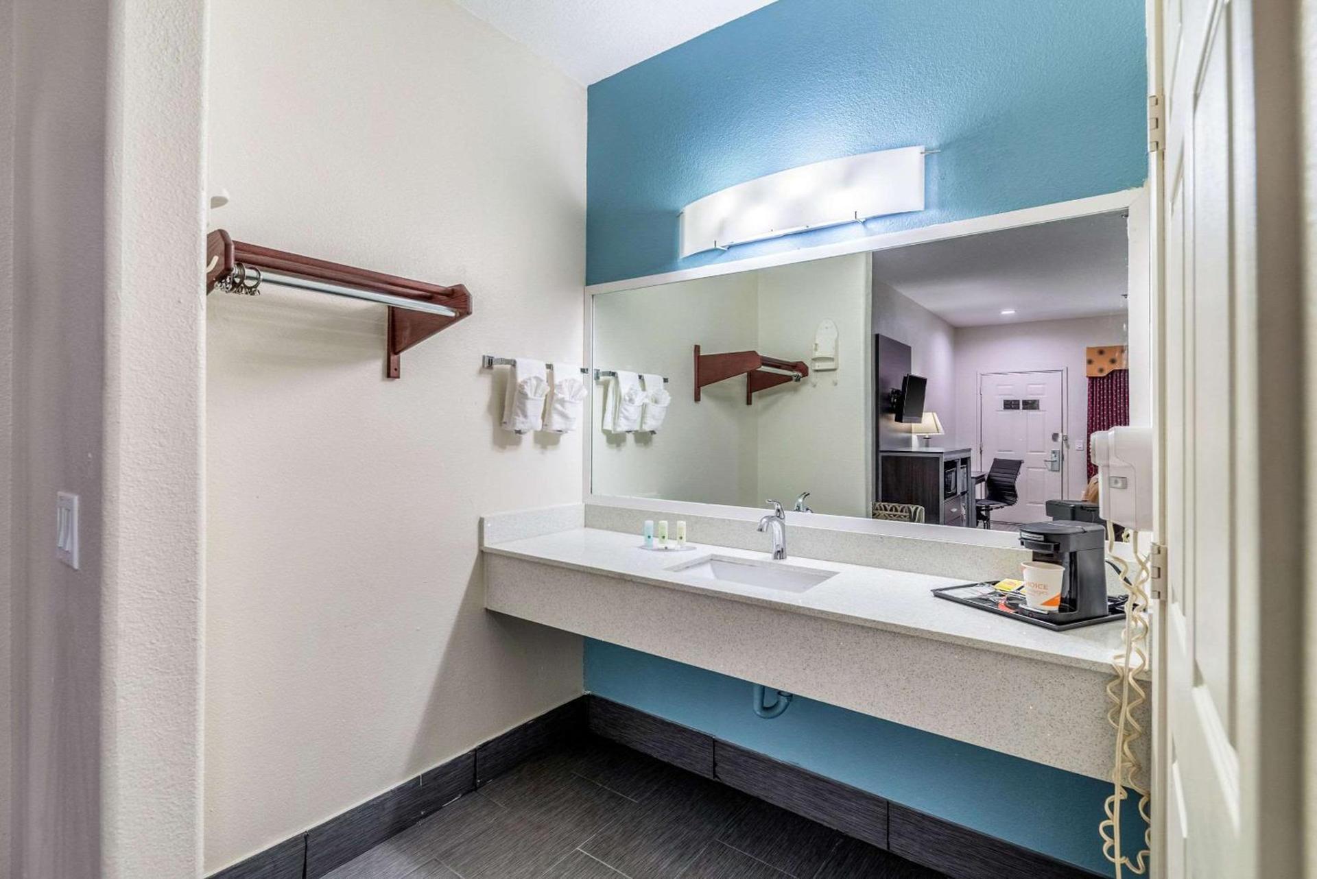 Quality Inn & Suites Canton photo 5