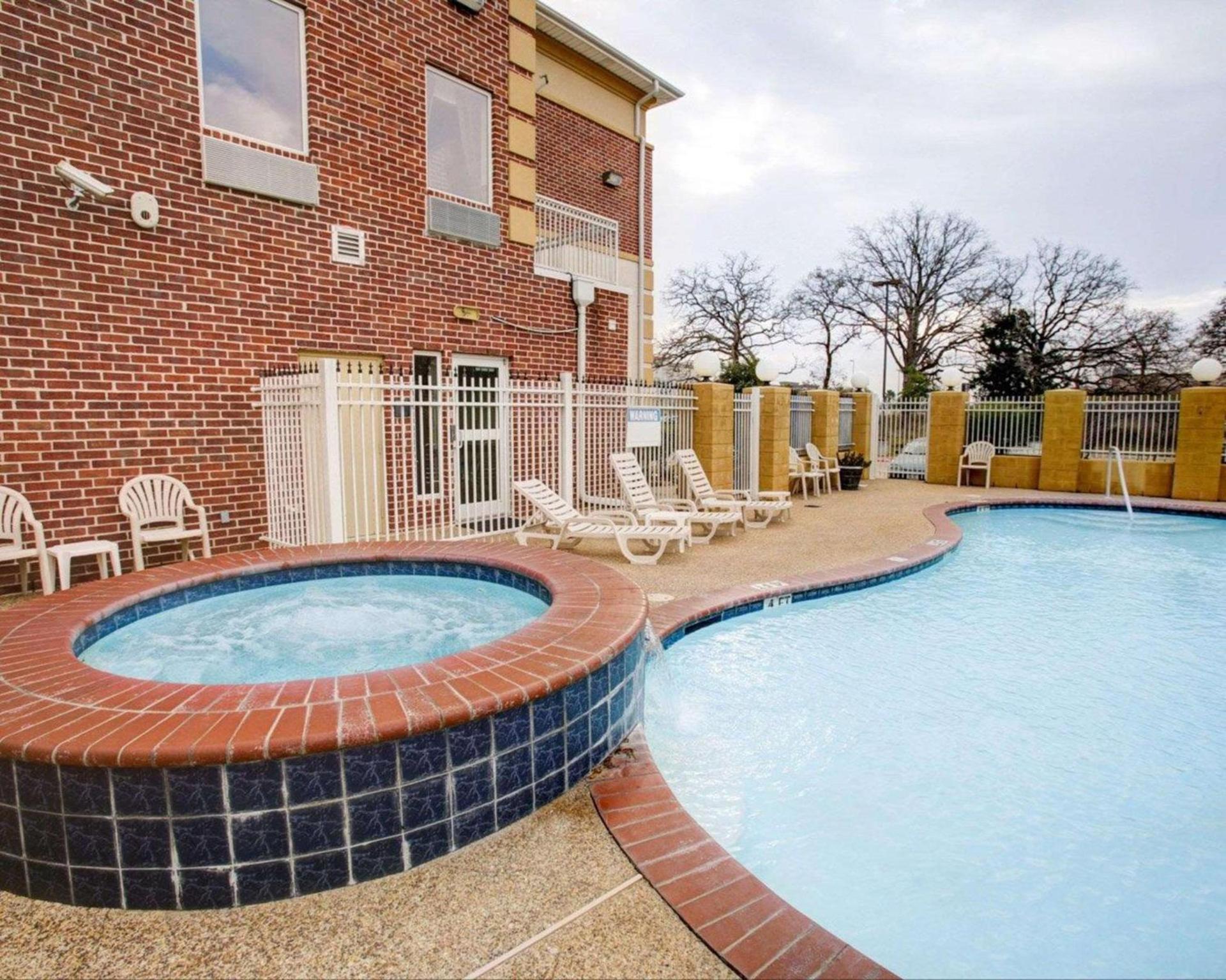 Comfort Suites University Drive photo 13