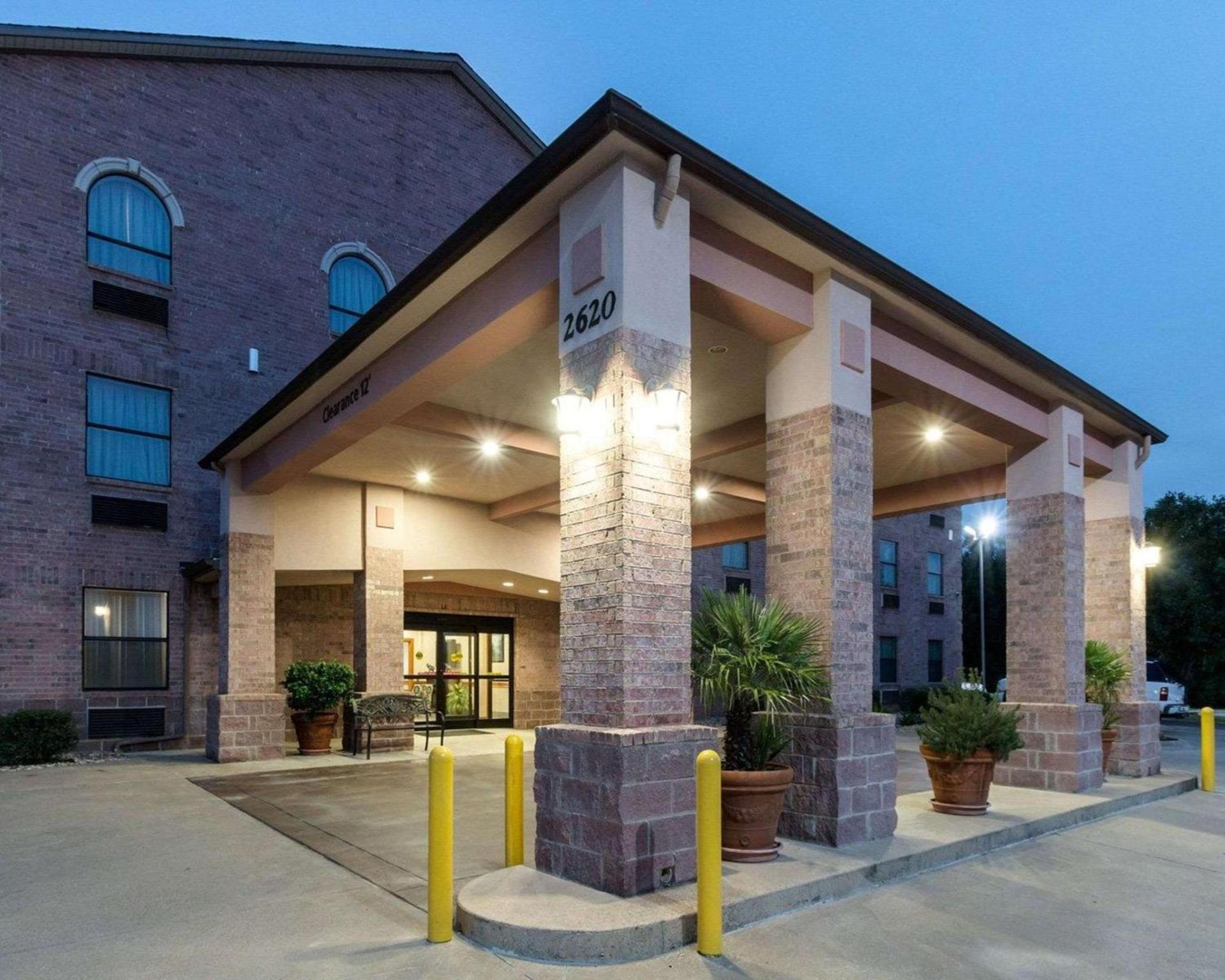 Quality Inn Buffalo photo 5