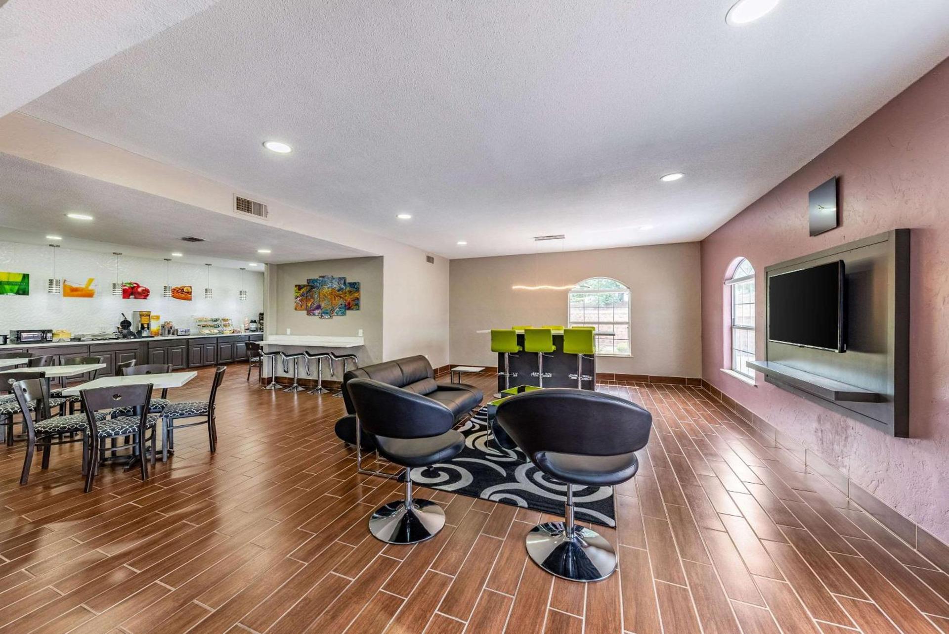 Quality Inn & Suites Canton photo 8