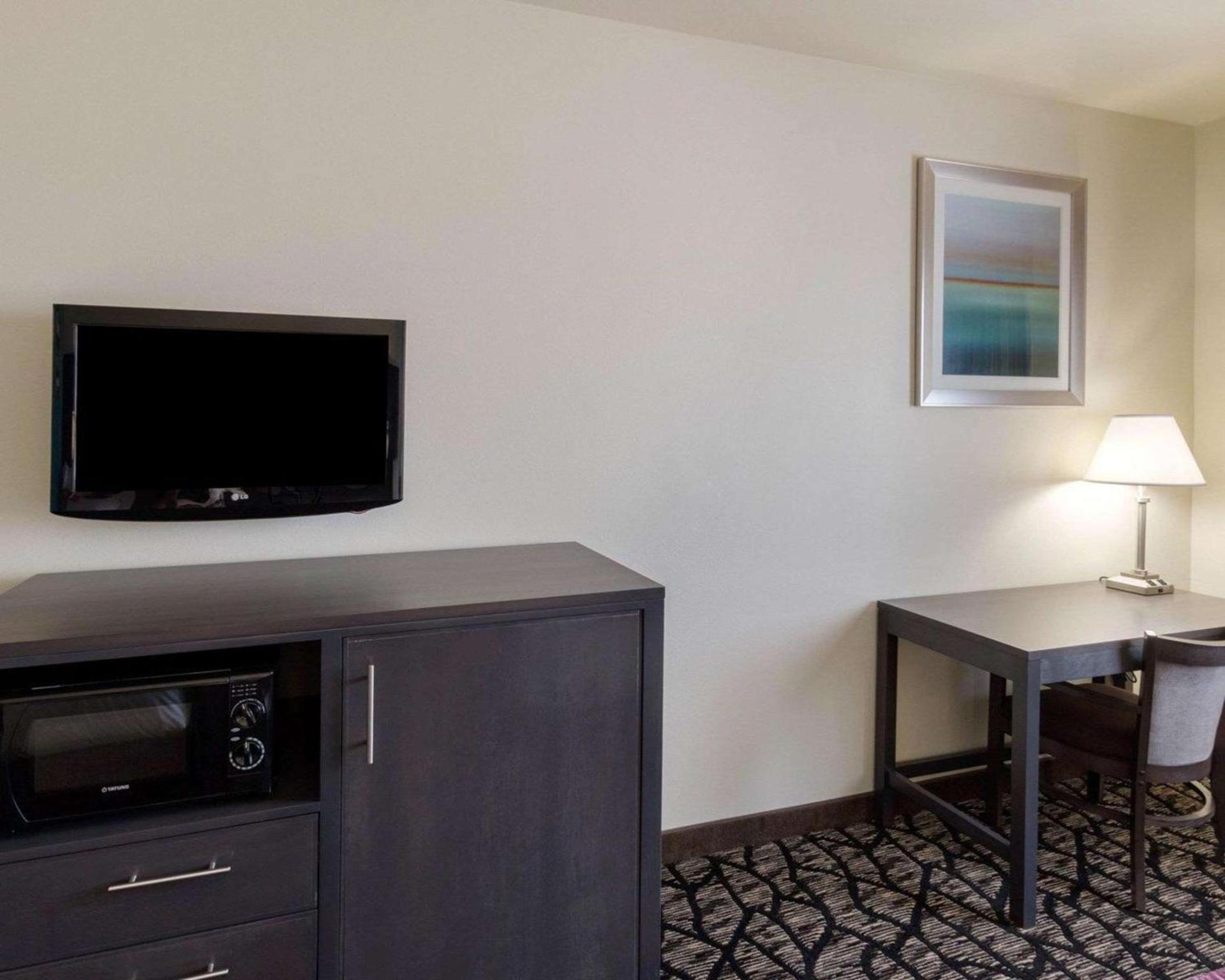 Quality Inn Buffalo photo 11