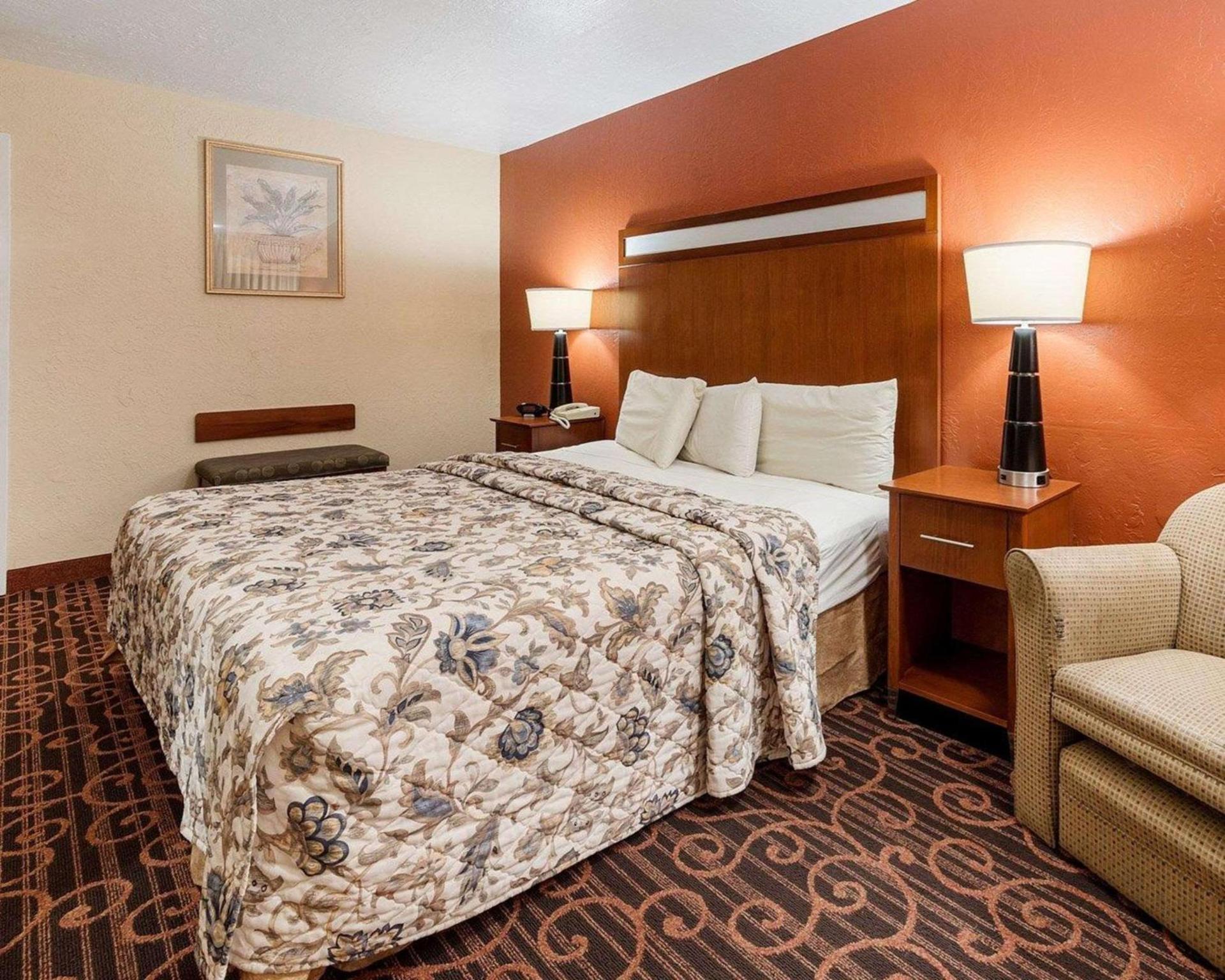 Econo Lodge Jasper photo 14