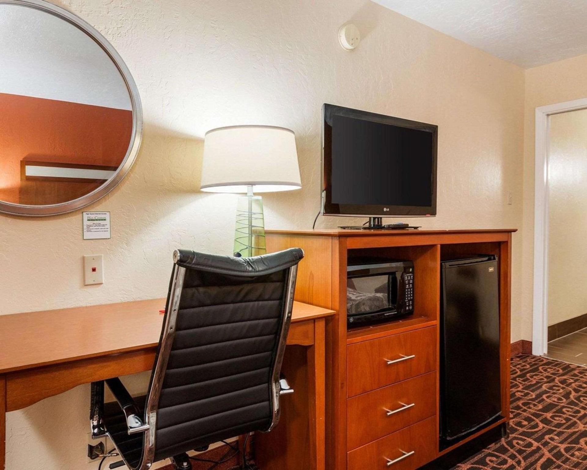 Econo Lodge Jasper photo 18