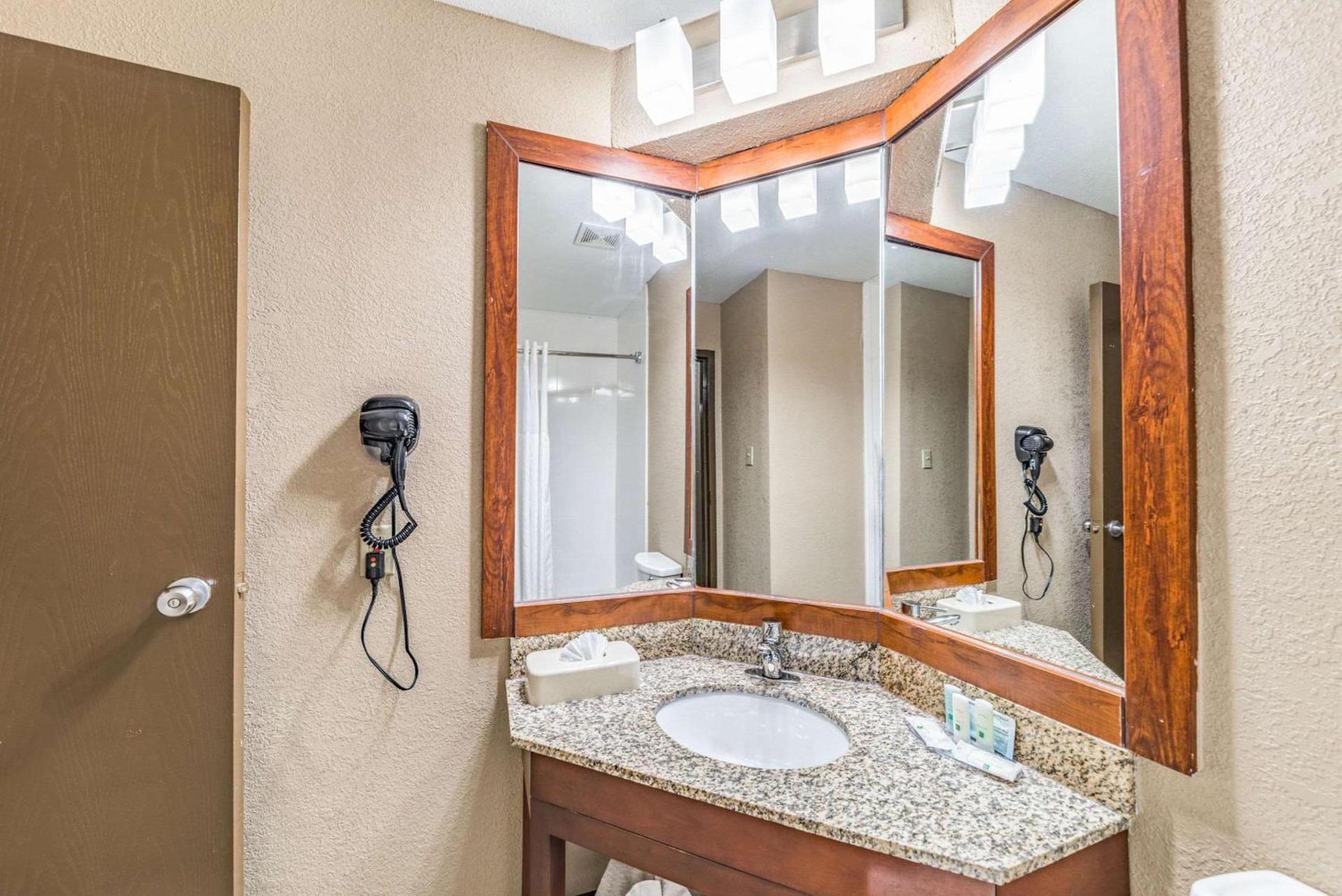 Quality Inn West Plano - Dallas photo 23