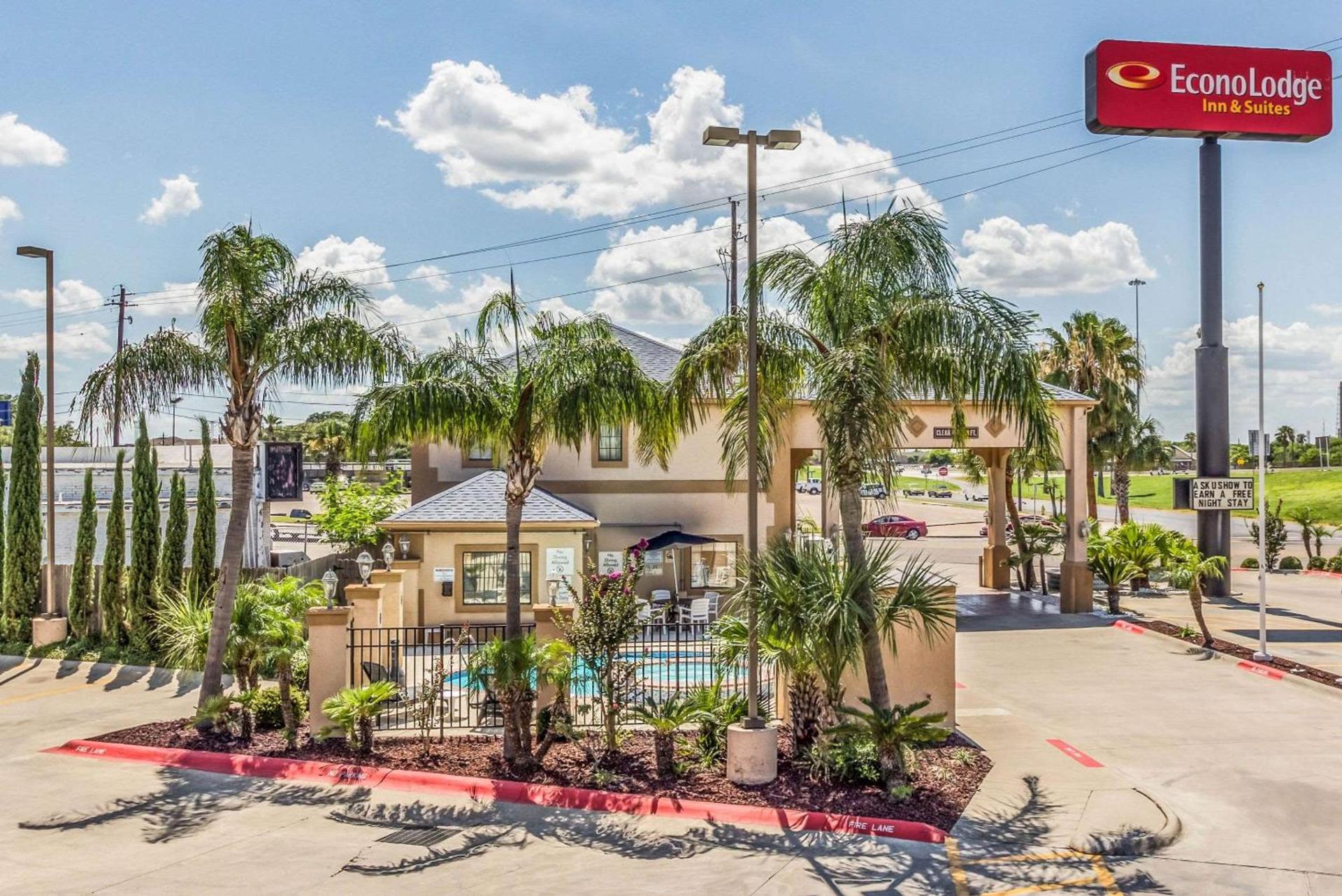 Econo Lodge Inn & Suites Corpus Christi photo 5