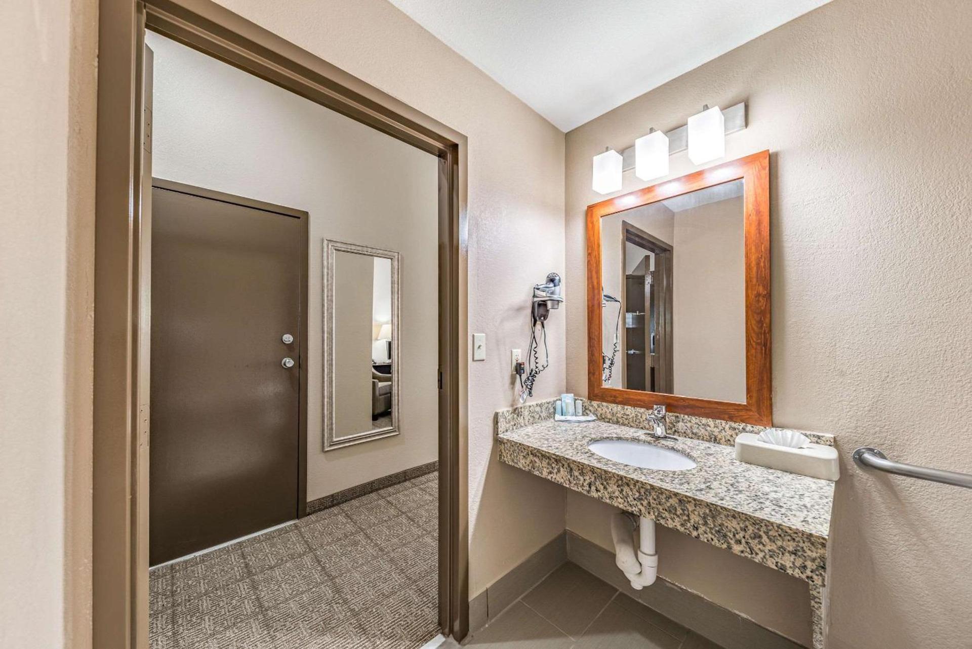 Quality Inn West Plano - Dallas photo 20