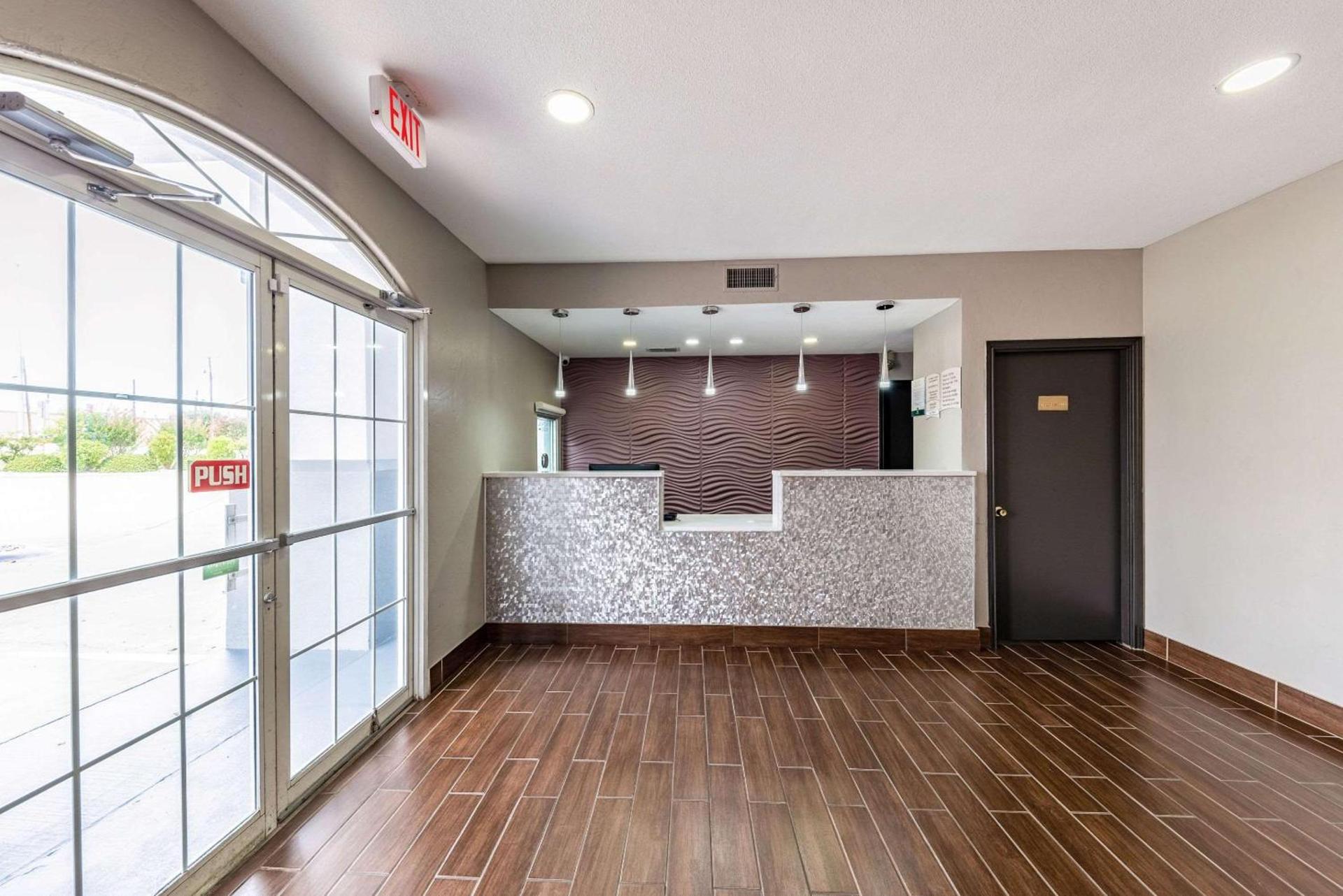 Quality Inn & Suites Canton photo 7