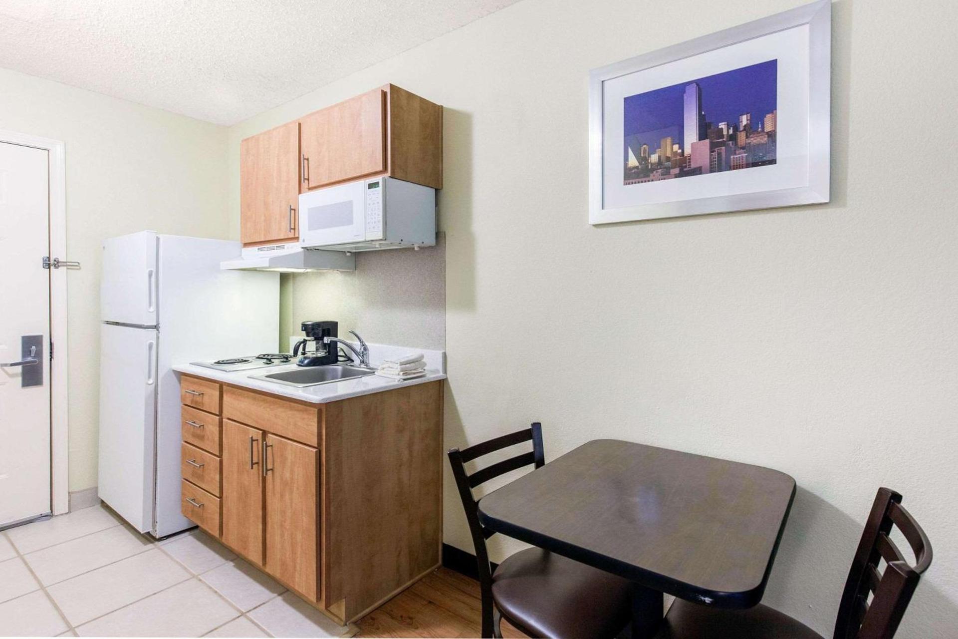 Hawthorn Extended Stay by Wyndham Lewisville photo 9
