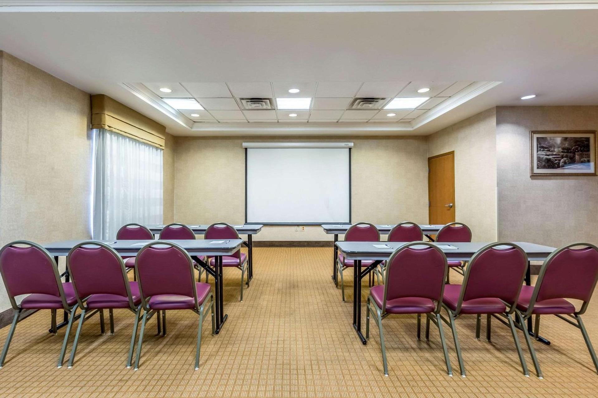 Sleep Inn & Suites Stafford - Sugarland photo 32