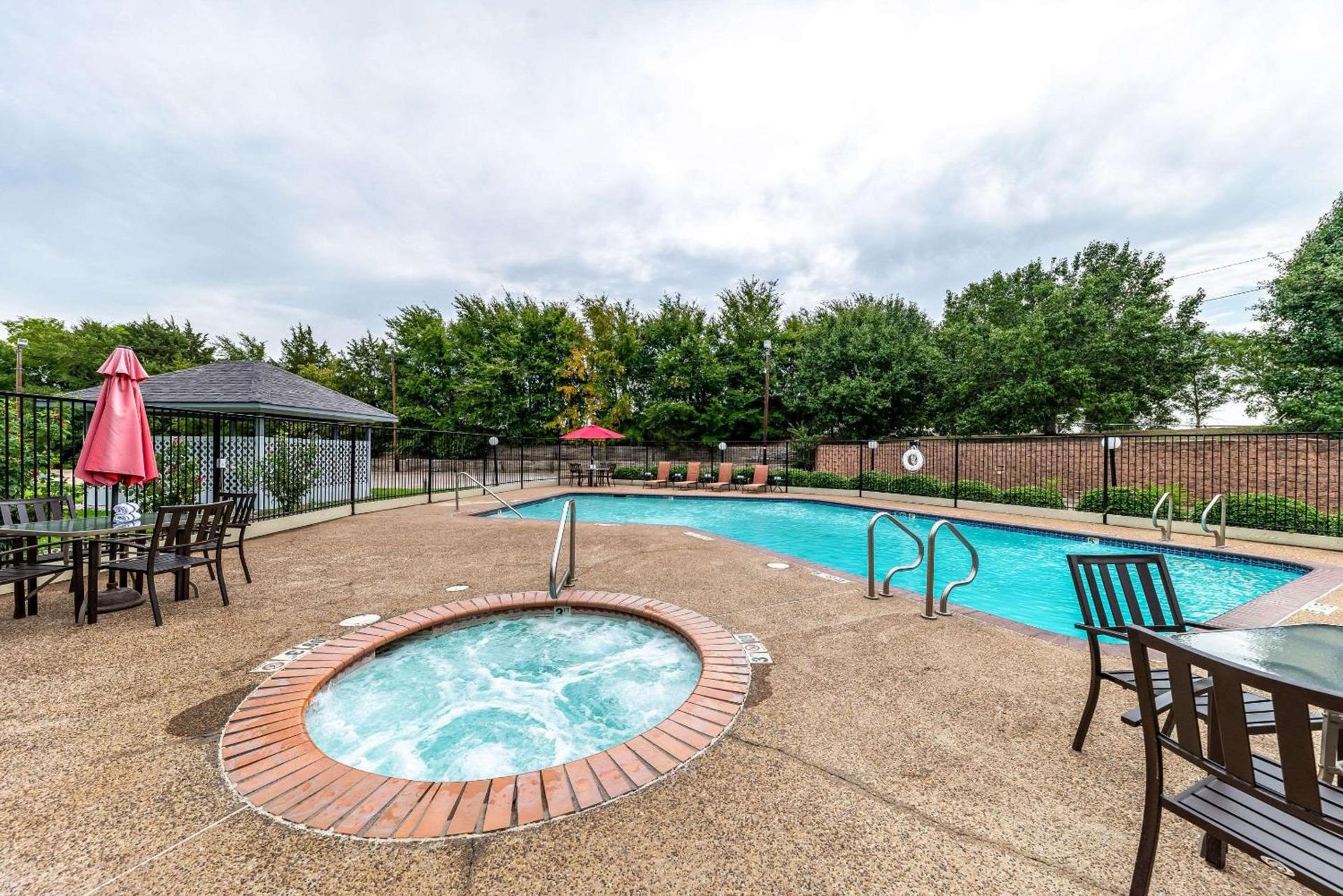 Quality Inn & Suites Canton photo 26
