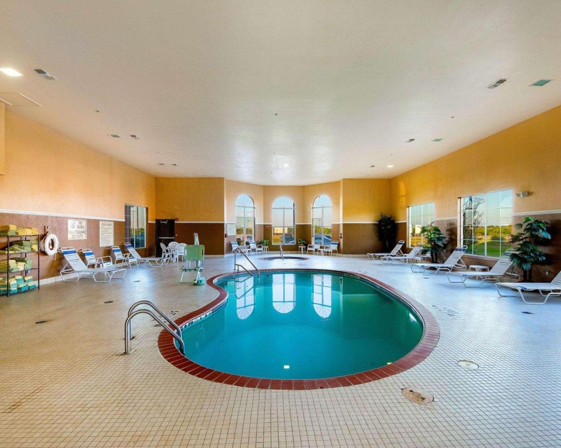 Comfort Suites University photo 42