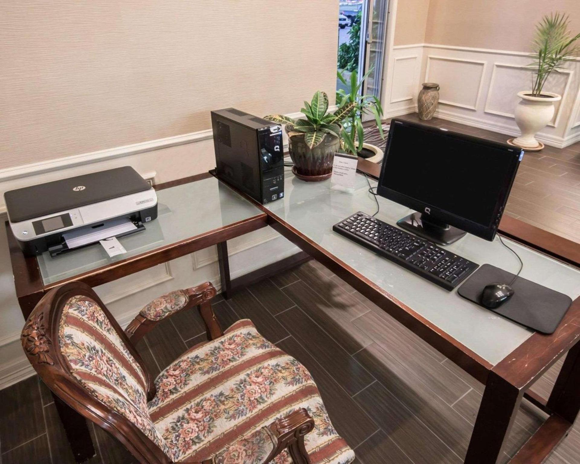 Comfort Inn & Suites Red Oak - Dallas Area photo 3