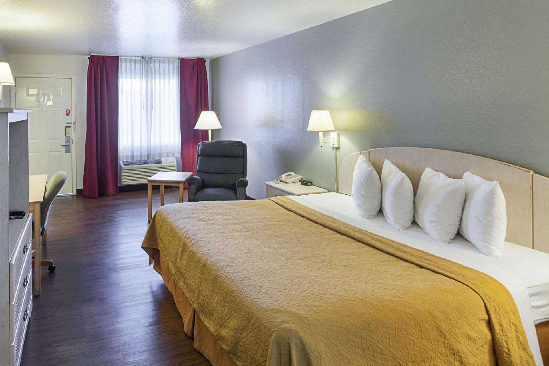 Econo Lodge San Antonio South photo 16