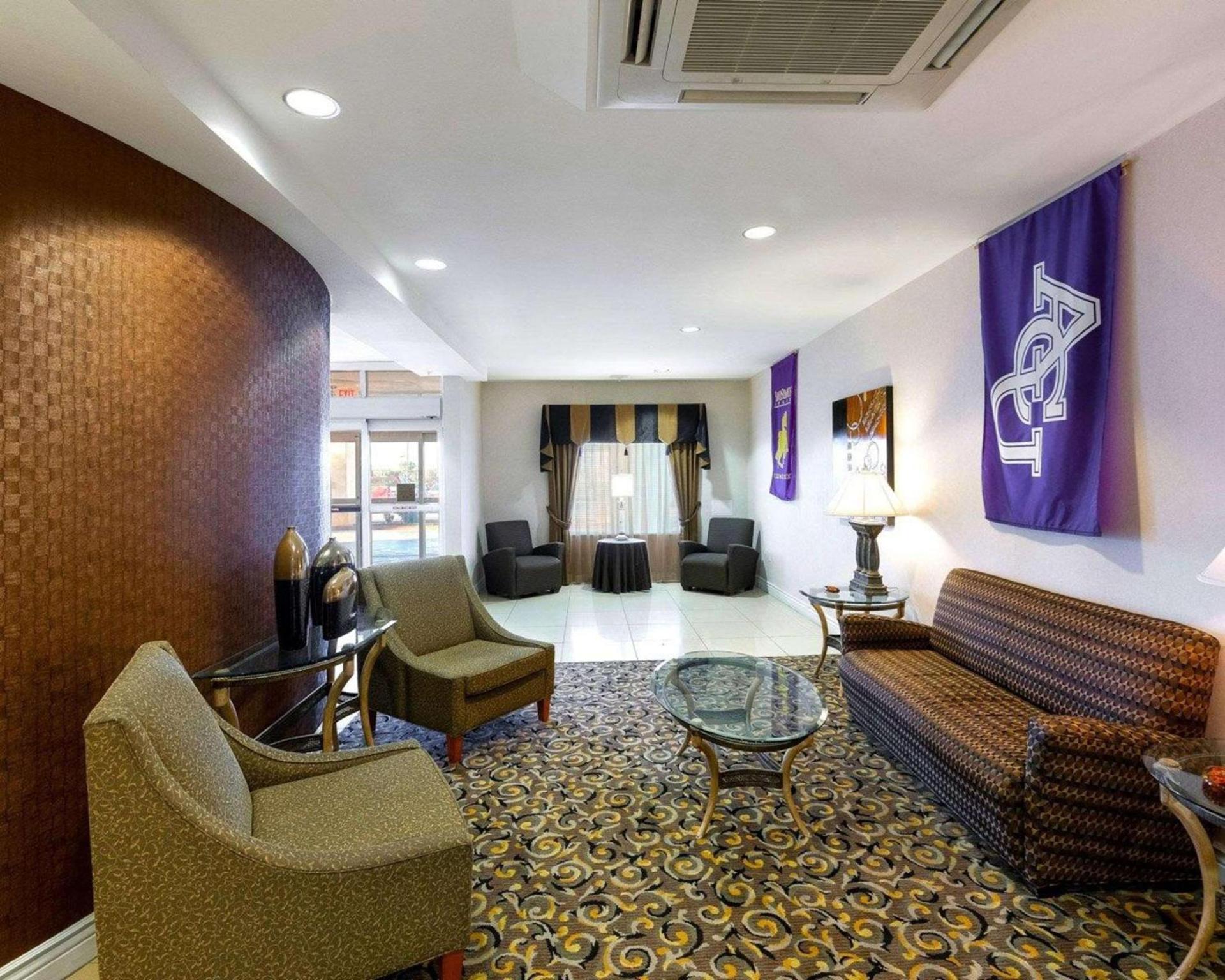Comfort Suites University photo 5