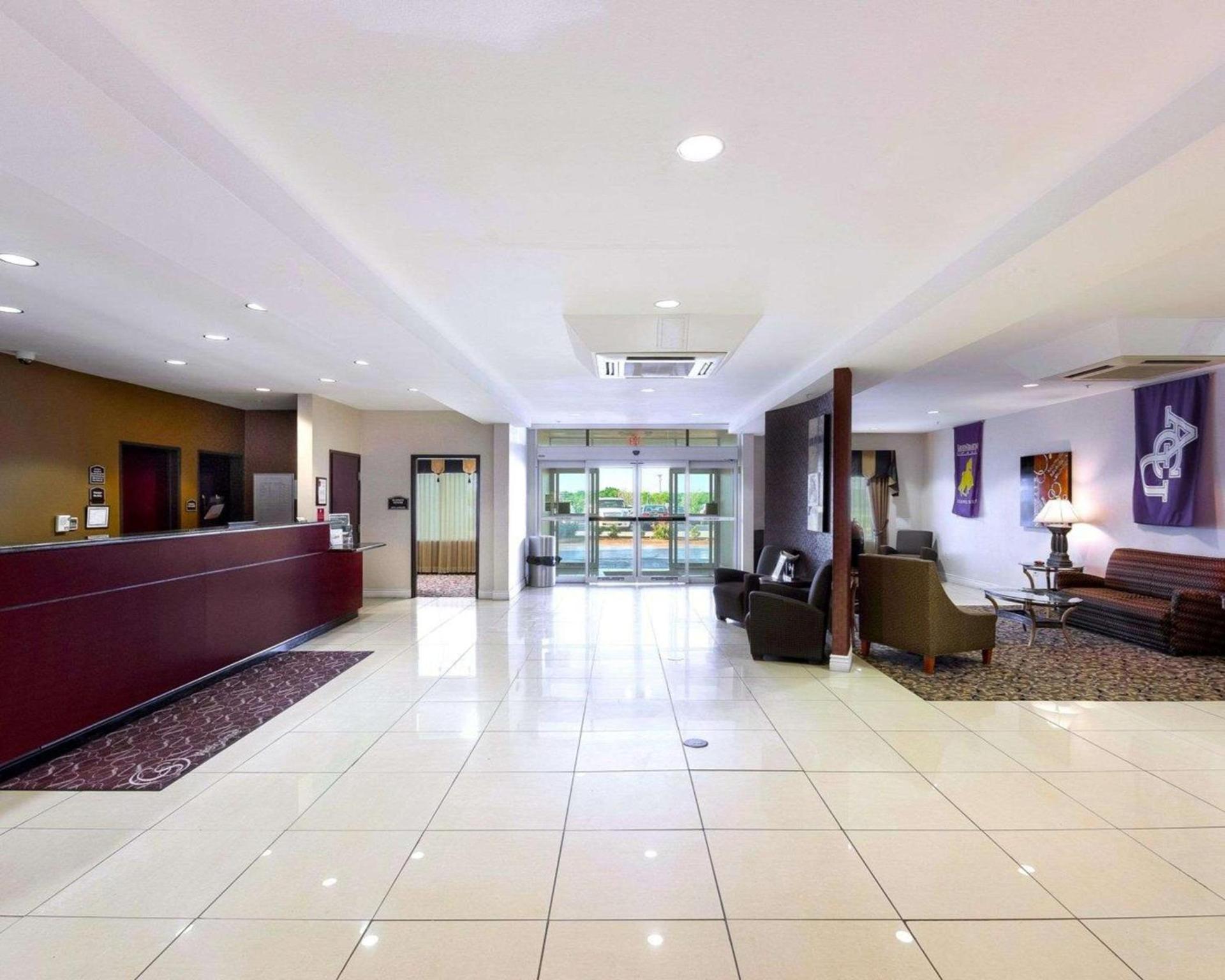 Comfort Suites University photo 6