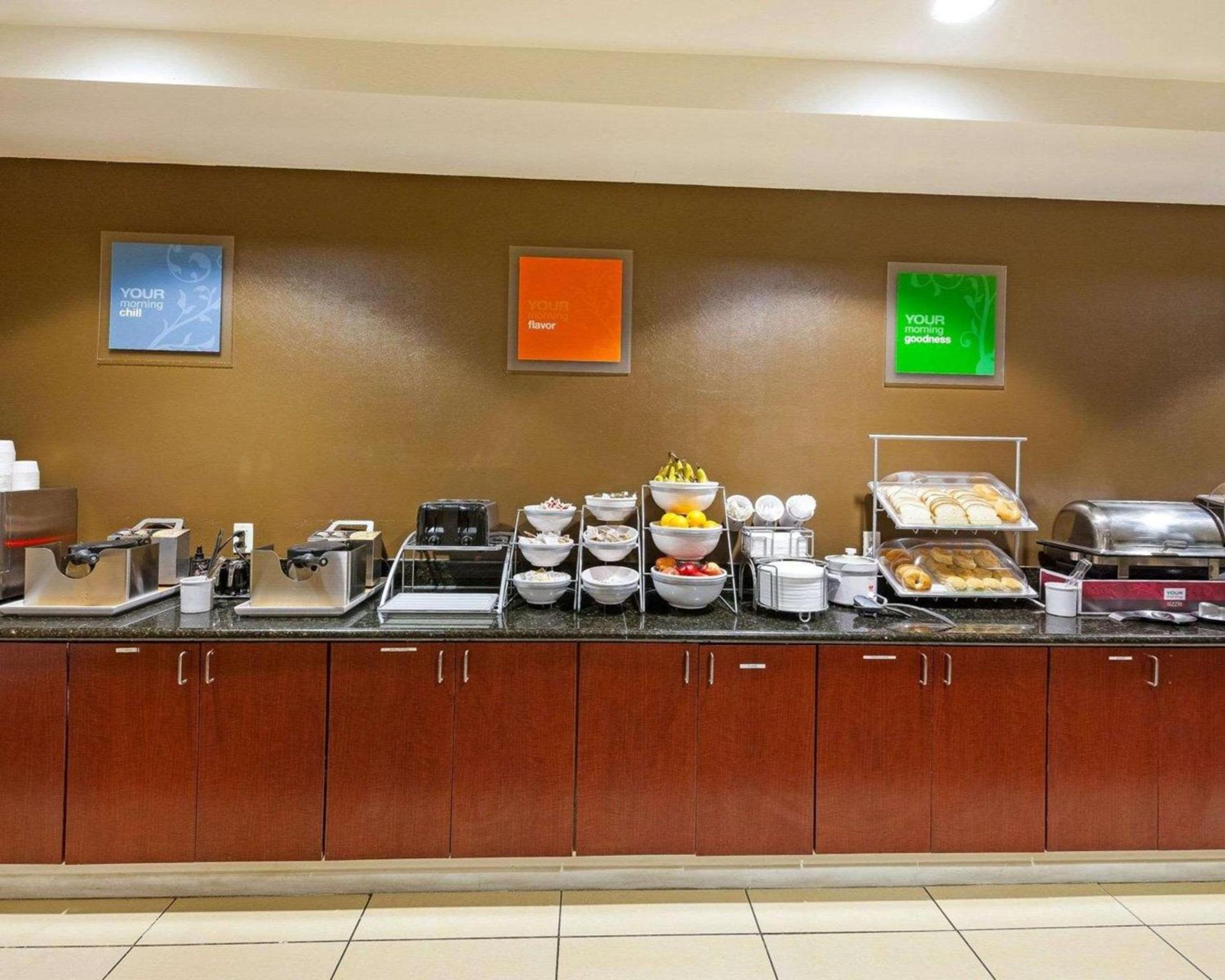 Comfort Suites University photo 54