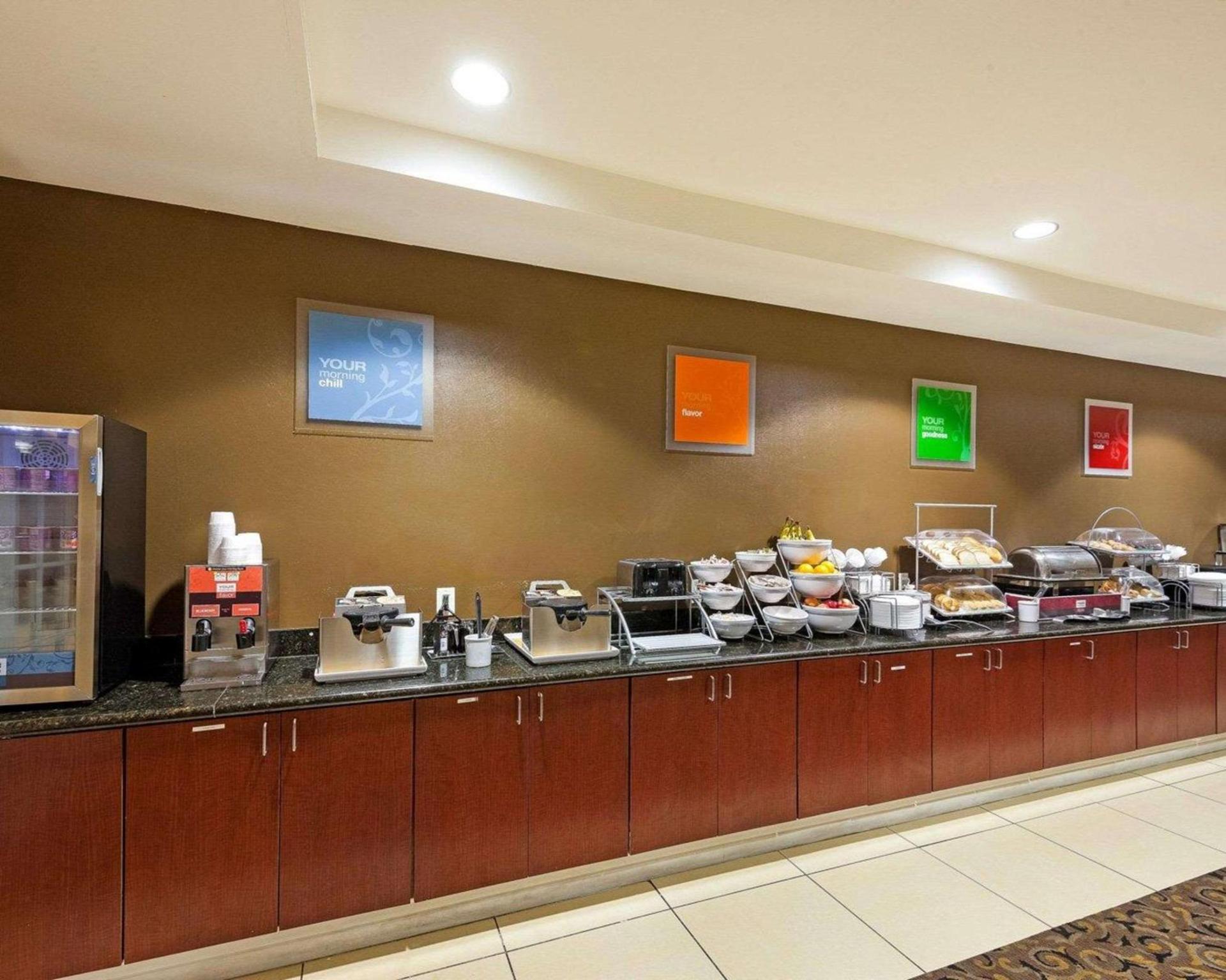 Comfort Suites University photo 52