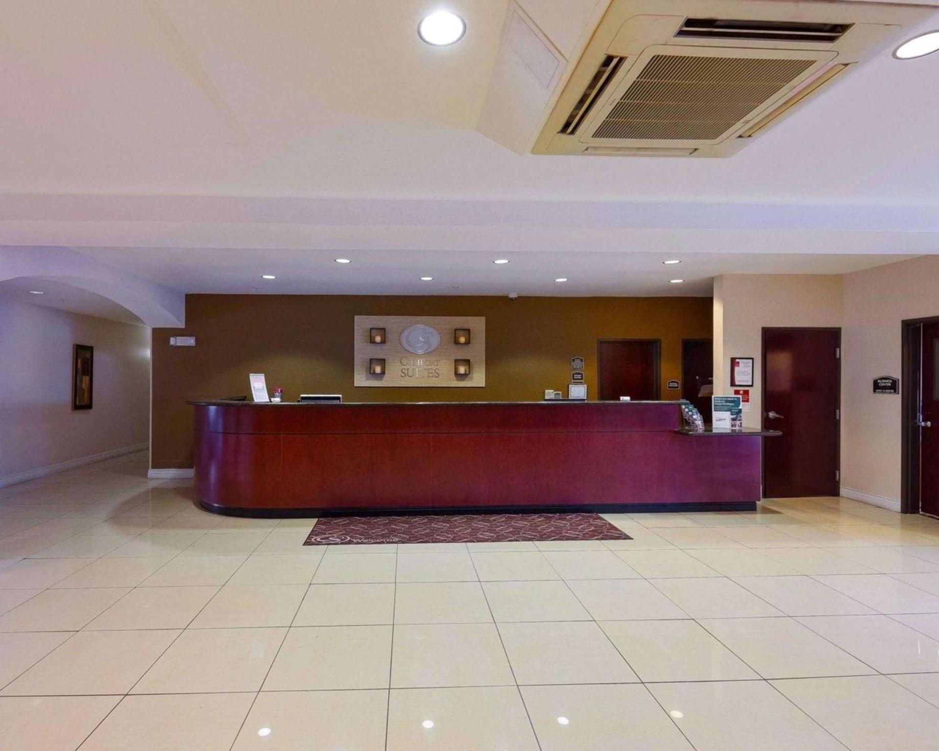 Comfort Suites University photo 4
