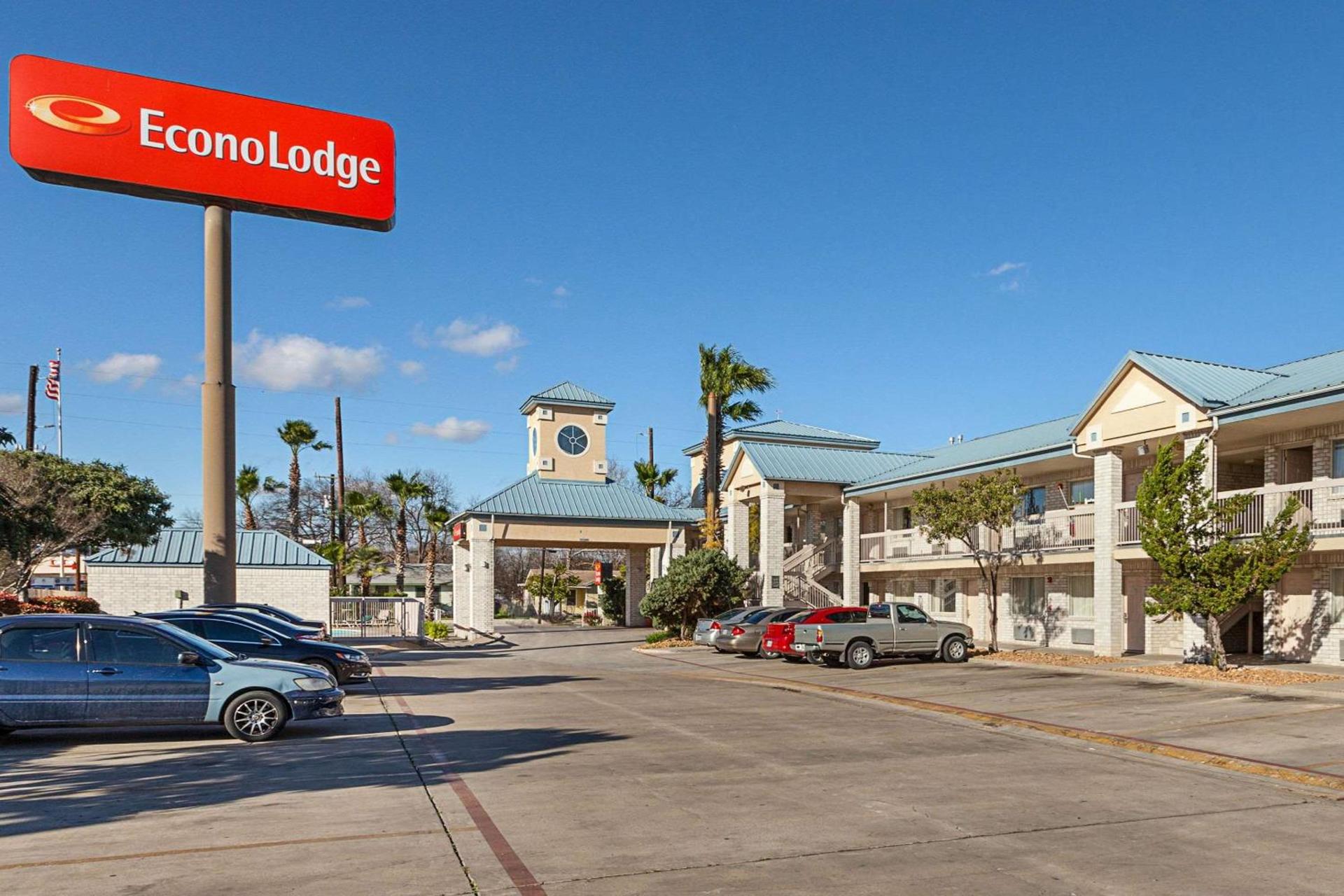 Econo Lodge San Antonio South photo 2