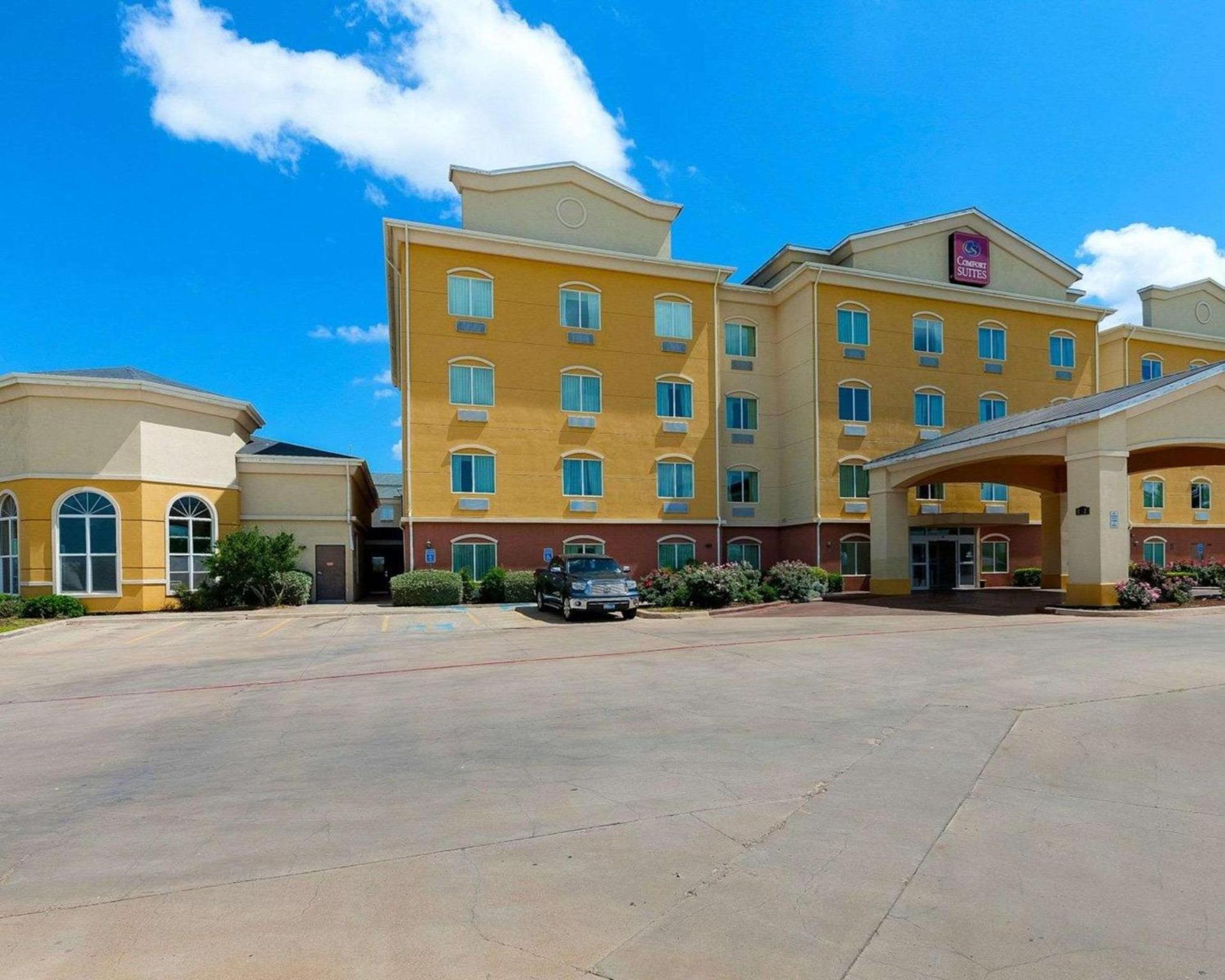 Comfort Suites University photo 3