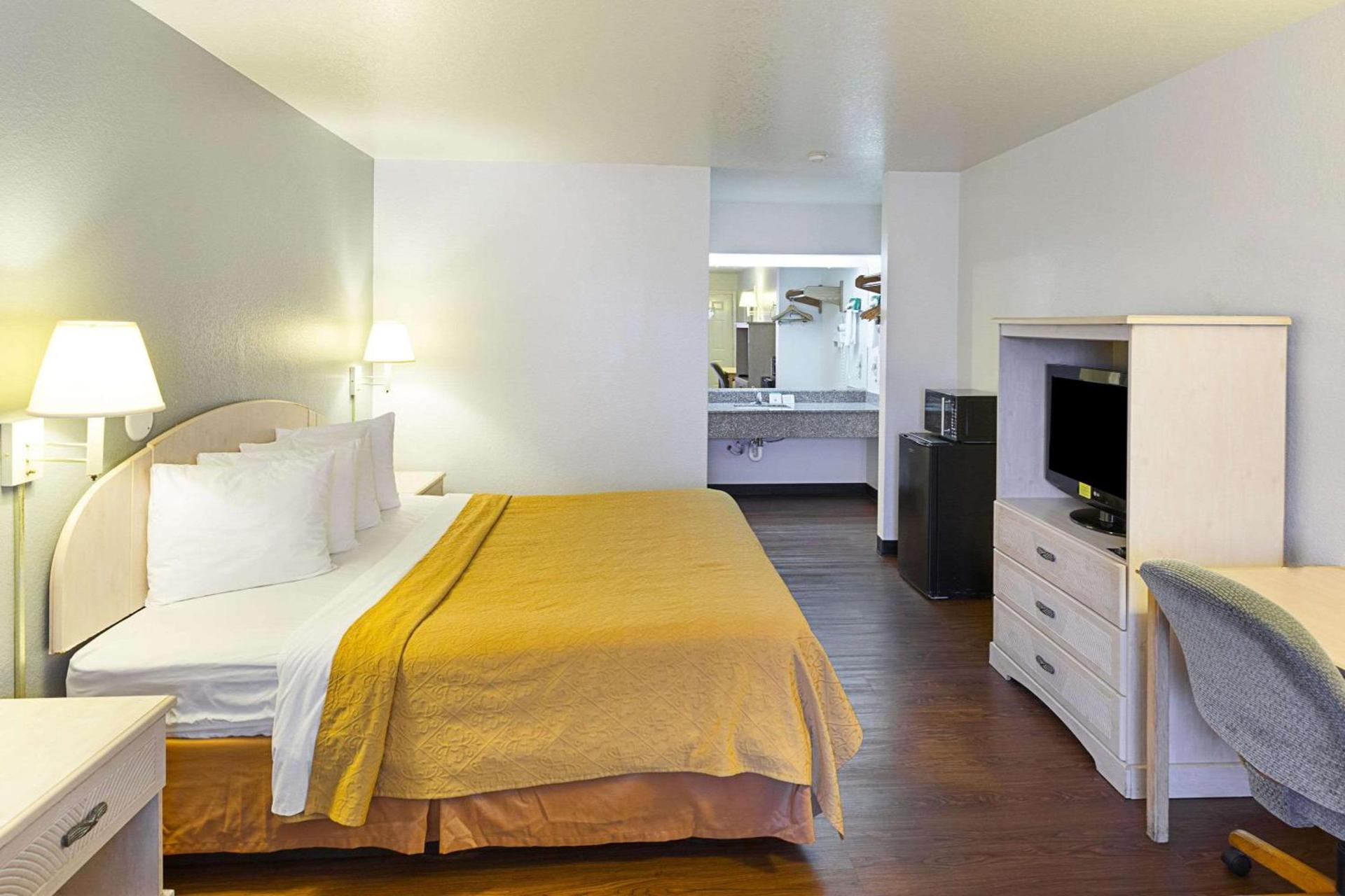 Econo Lodge San Antonio South photo 19