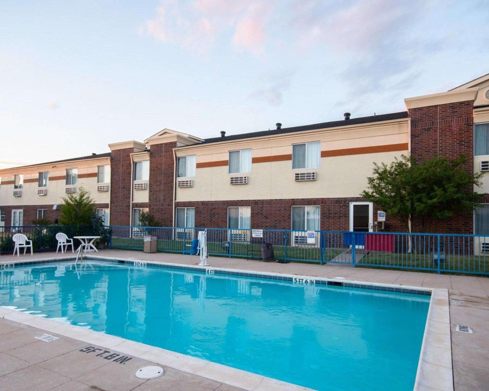 Comfort Inn & Suites Red Oak - Dallas Area photo 19