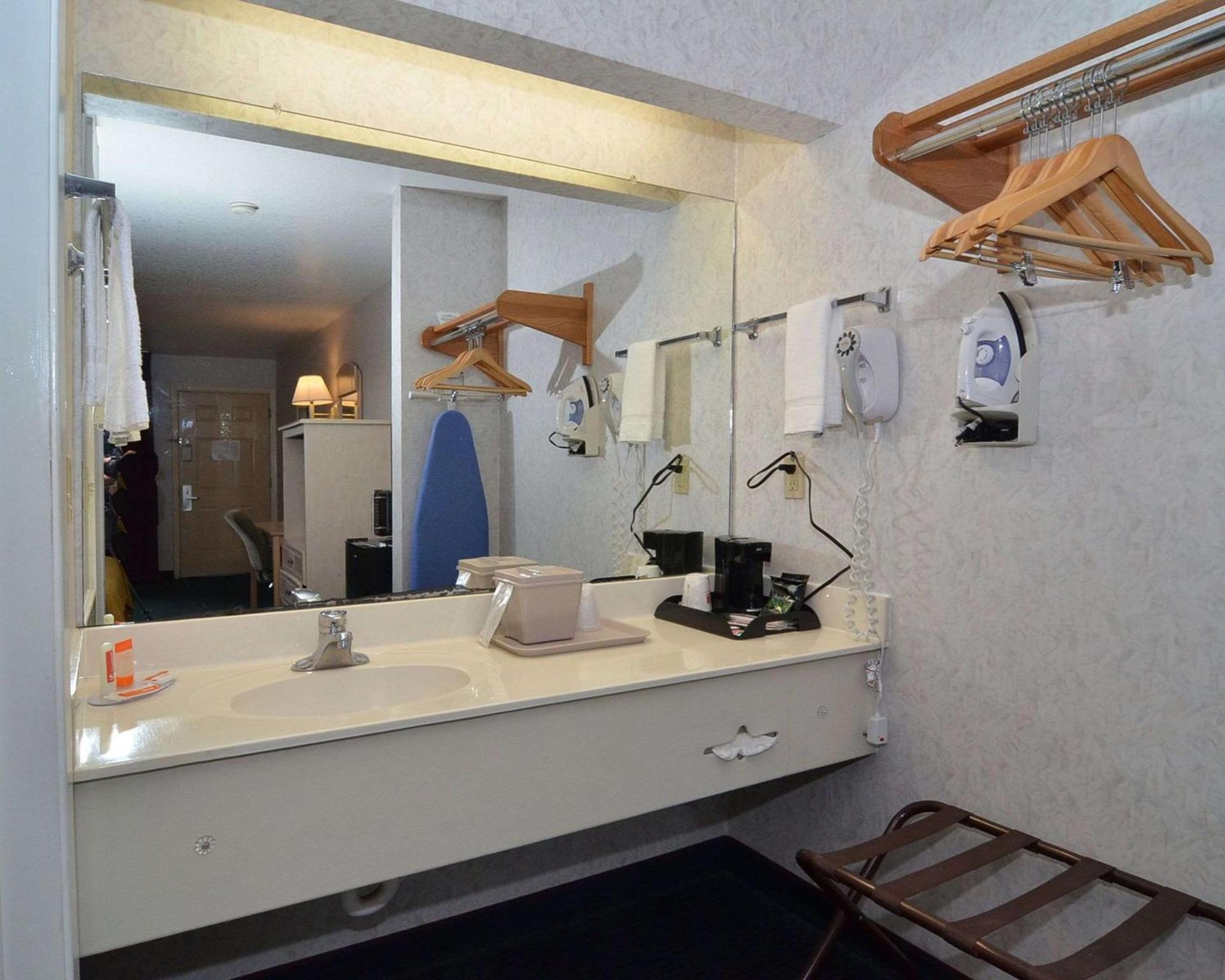 Econo Lodge San Antonio South photo 21