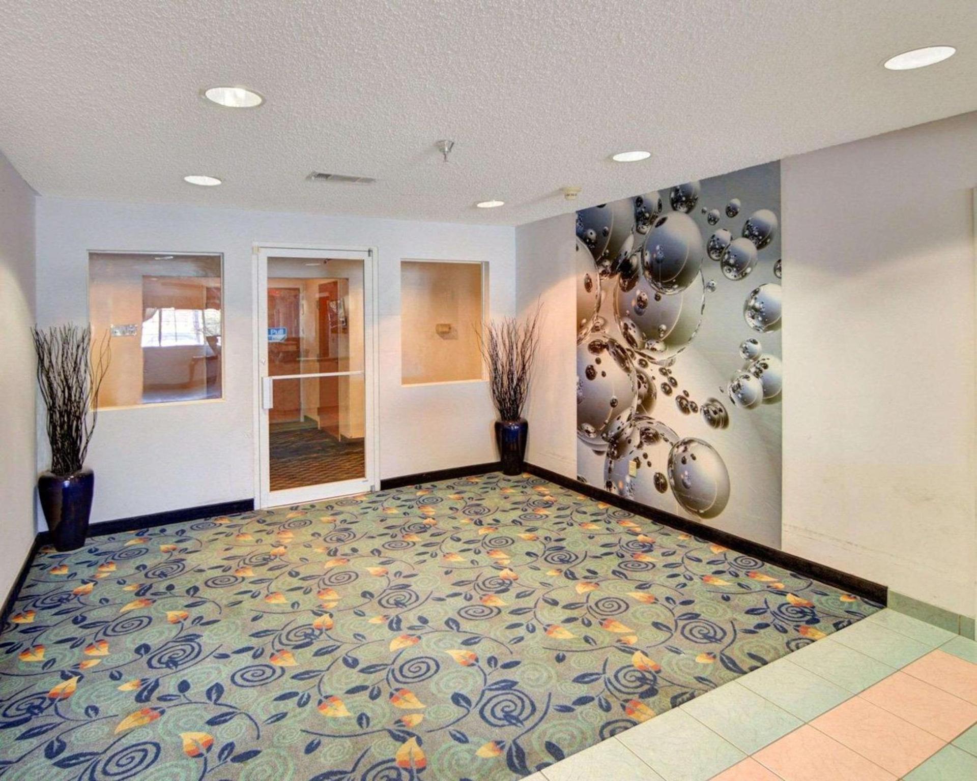 Rodeway Inn & Suites Lewisville I-35 photo 4
