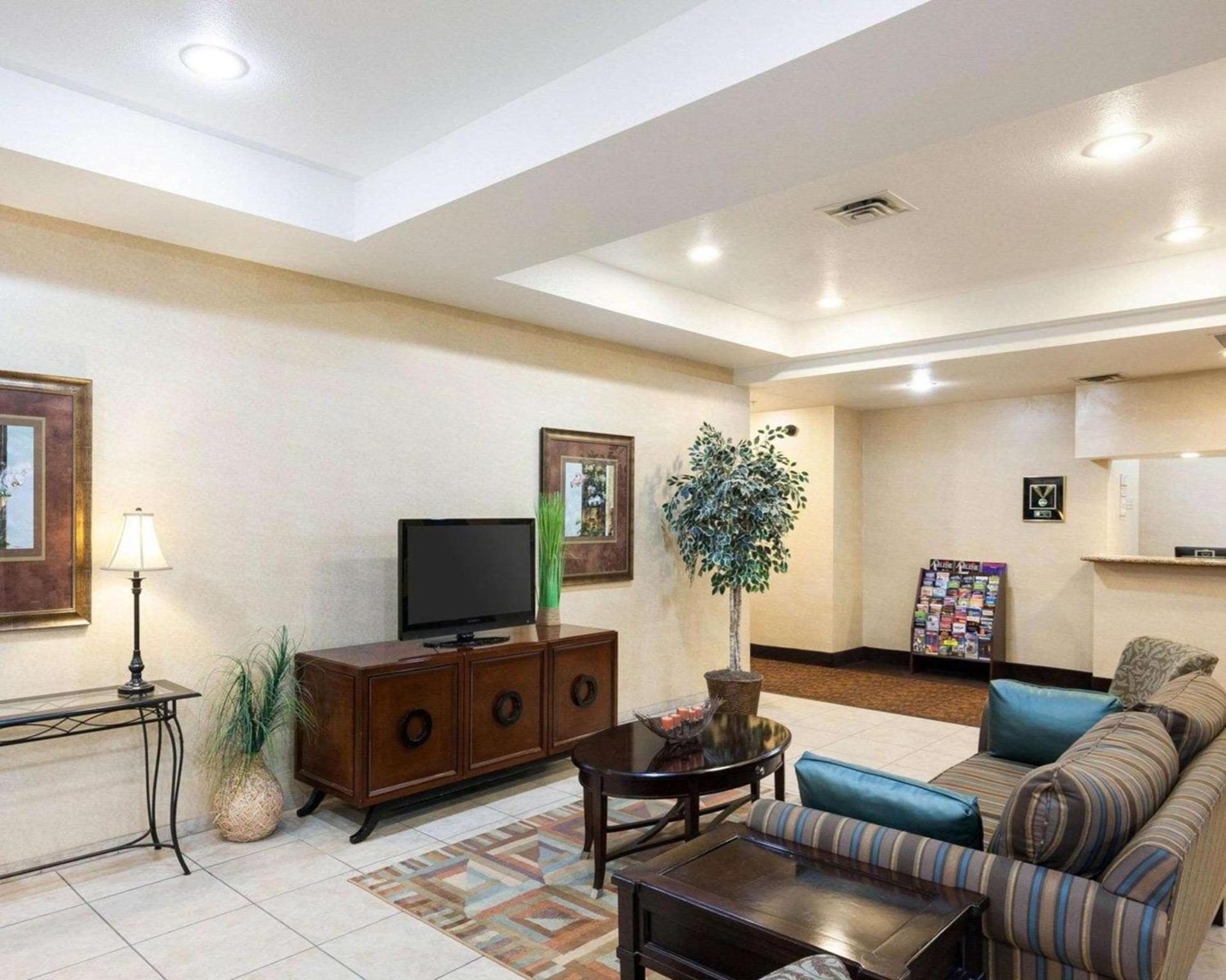 Comfort Inn & Suites Regional Medical Center photo 6