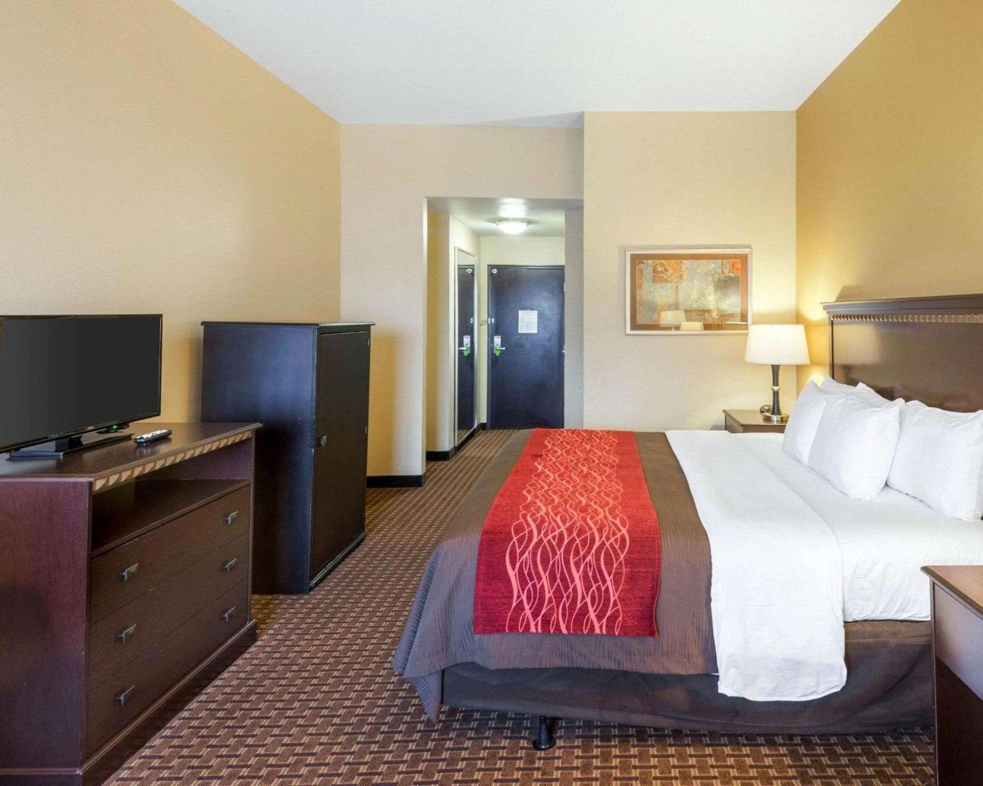 Comfort Inn & Suites Regional Medical Center photo 13